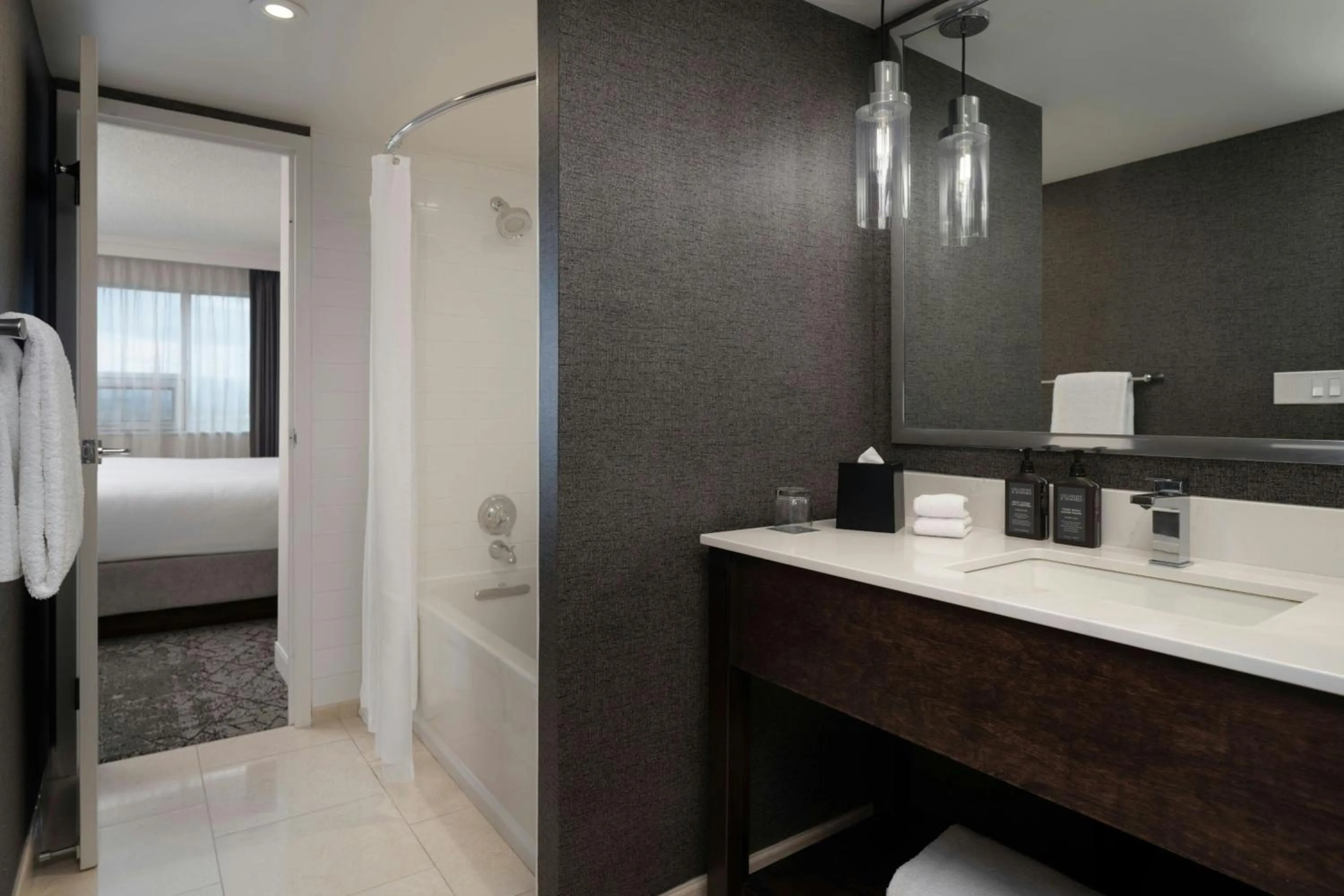 Bathroom, Bed in Sheraton Cavalier Calgary Hotel