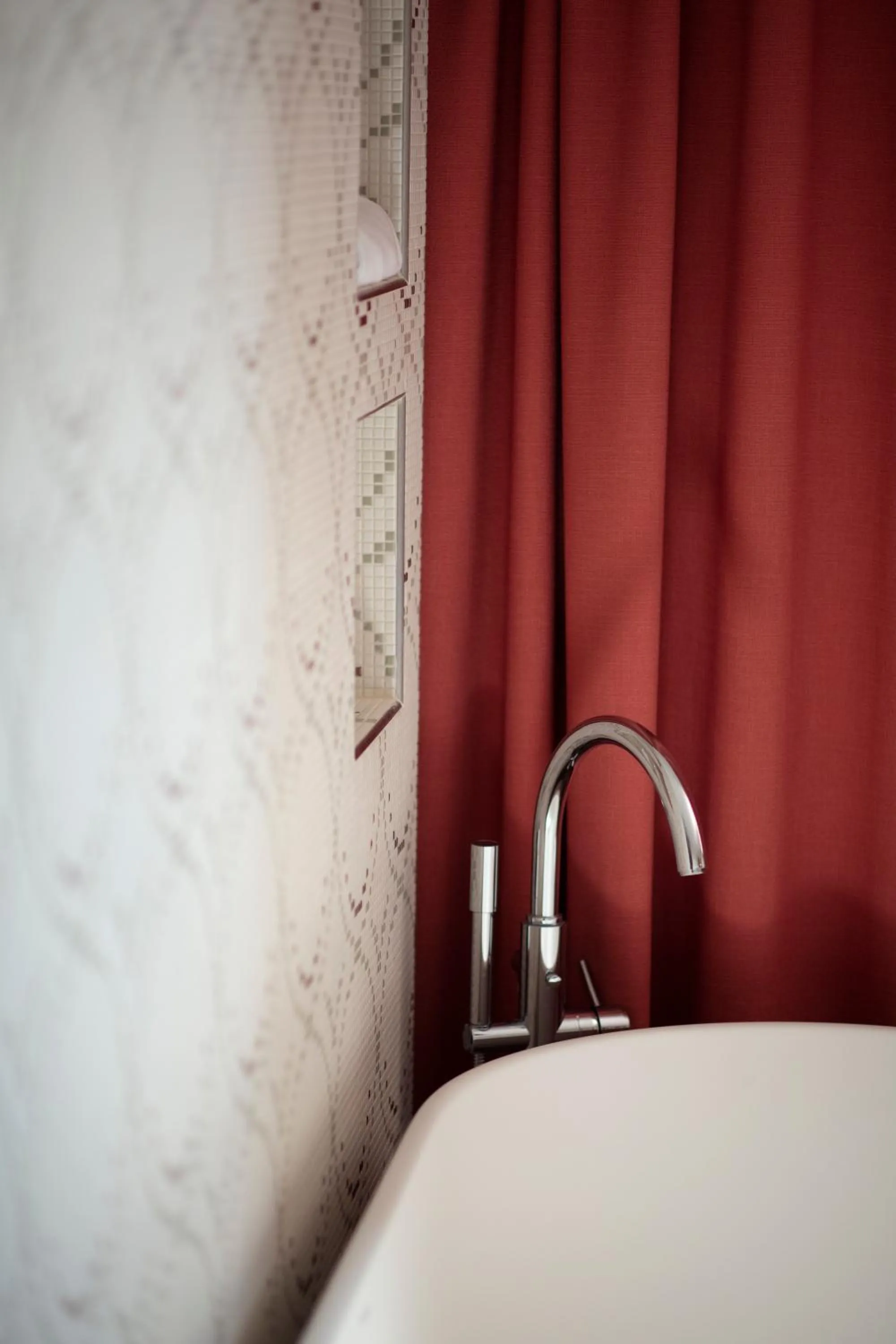 Bath in Hôtel Boutique Cézanne centre Aix-en-Provence