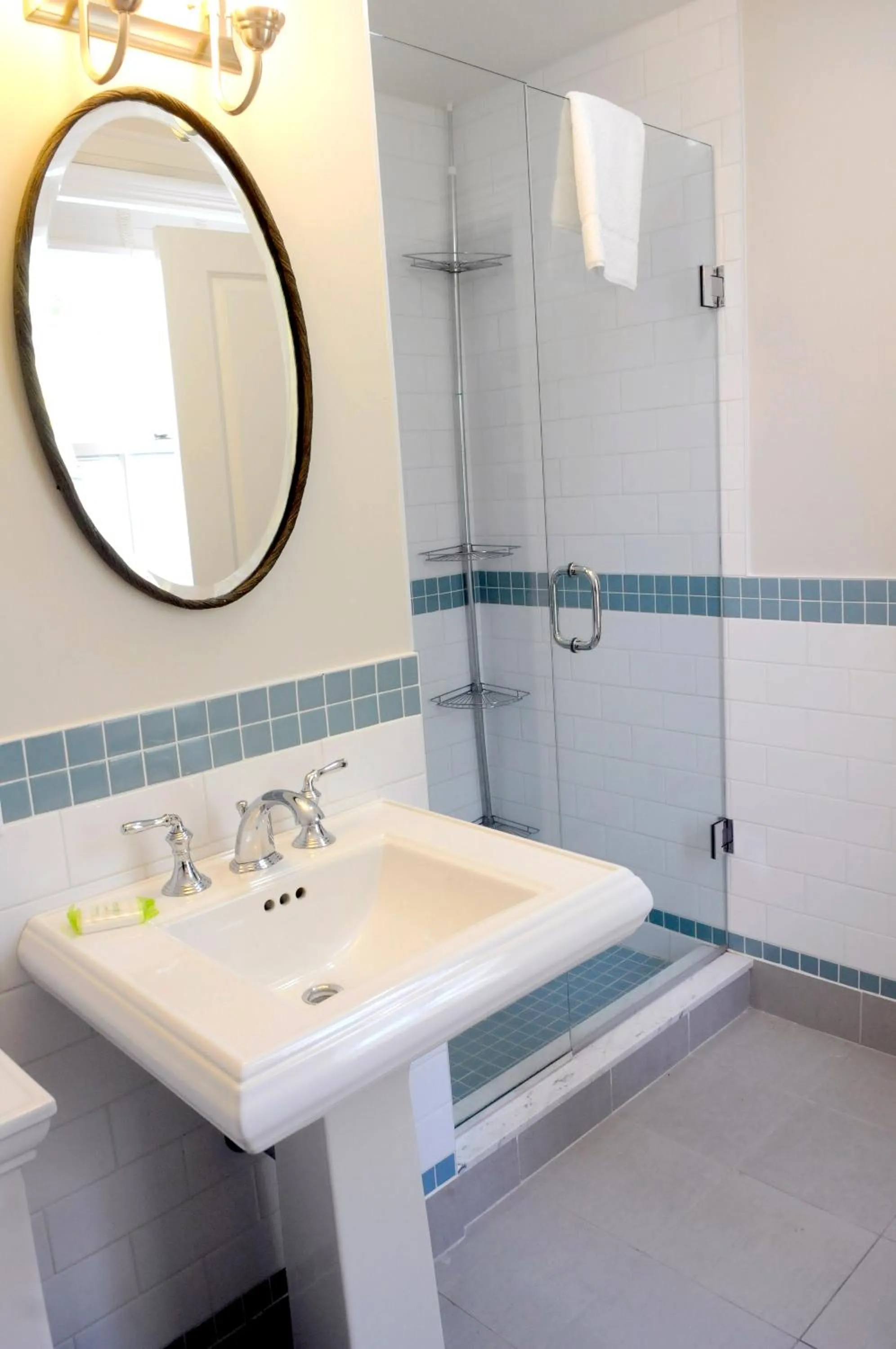 Shower in Sherwood Inn