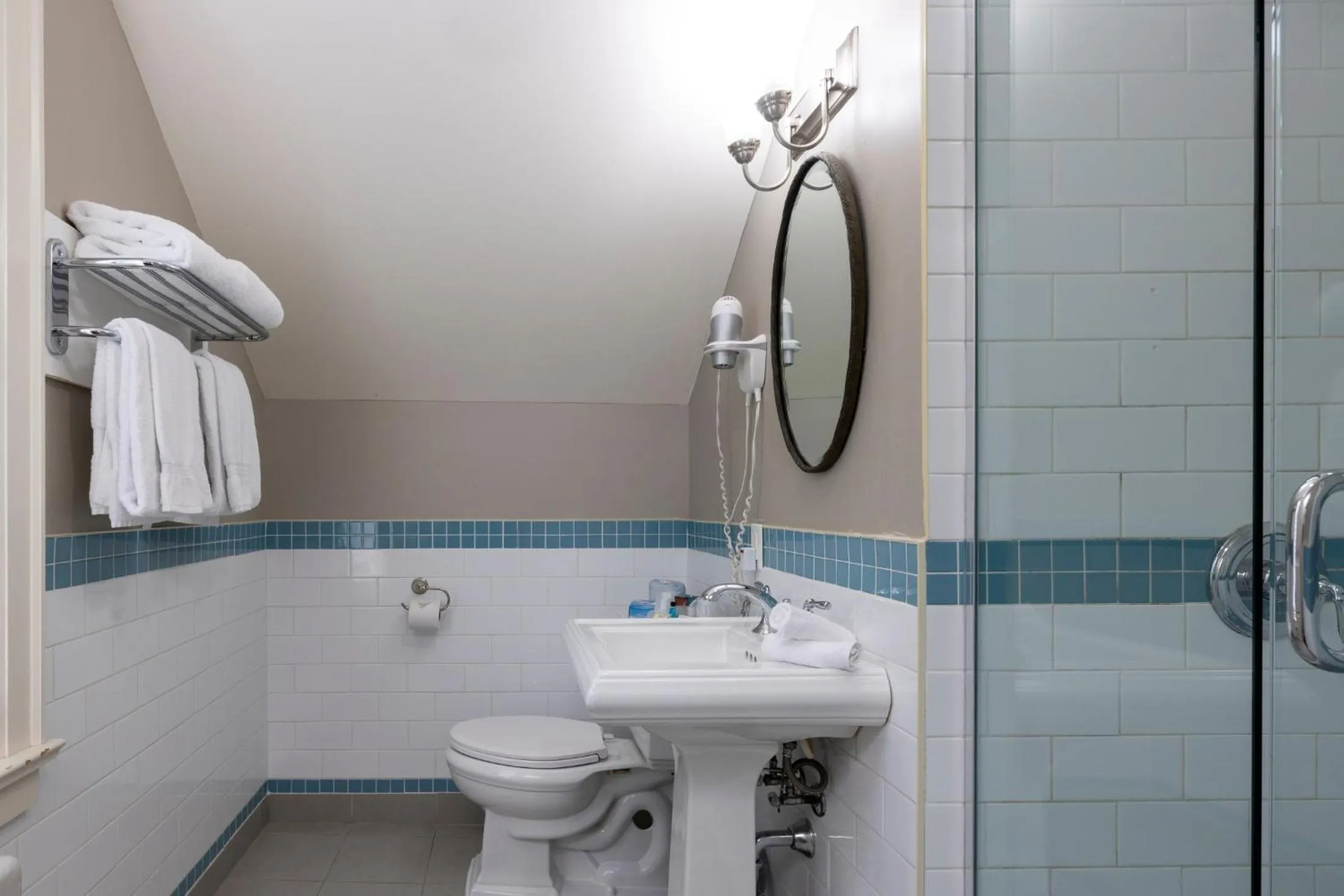 Shower in Sherwood Inn