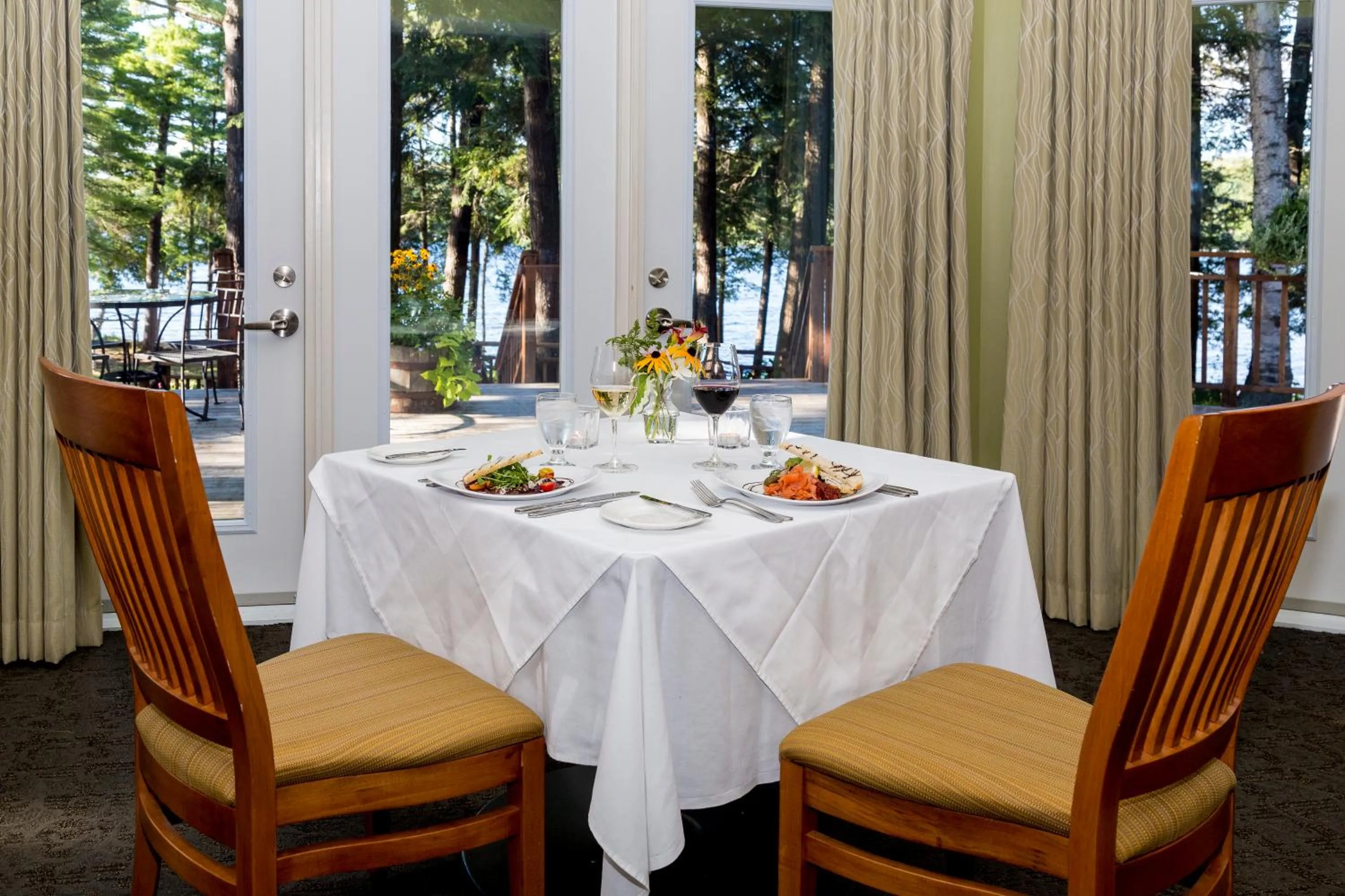 Restaurant/places to eat in Sherwood Inn