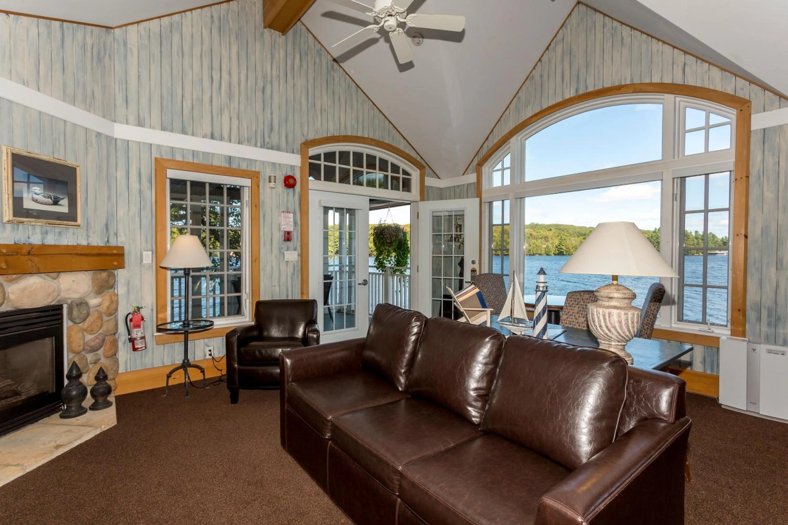 Living room in Sherwood Inn