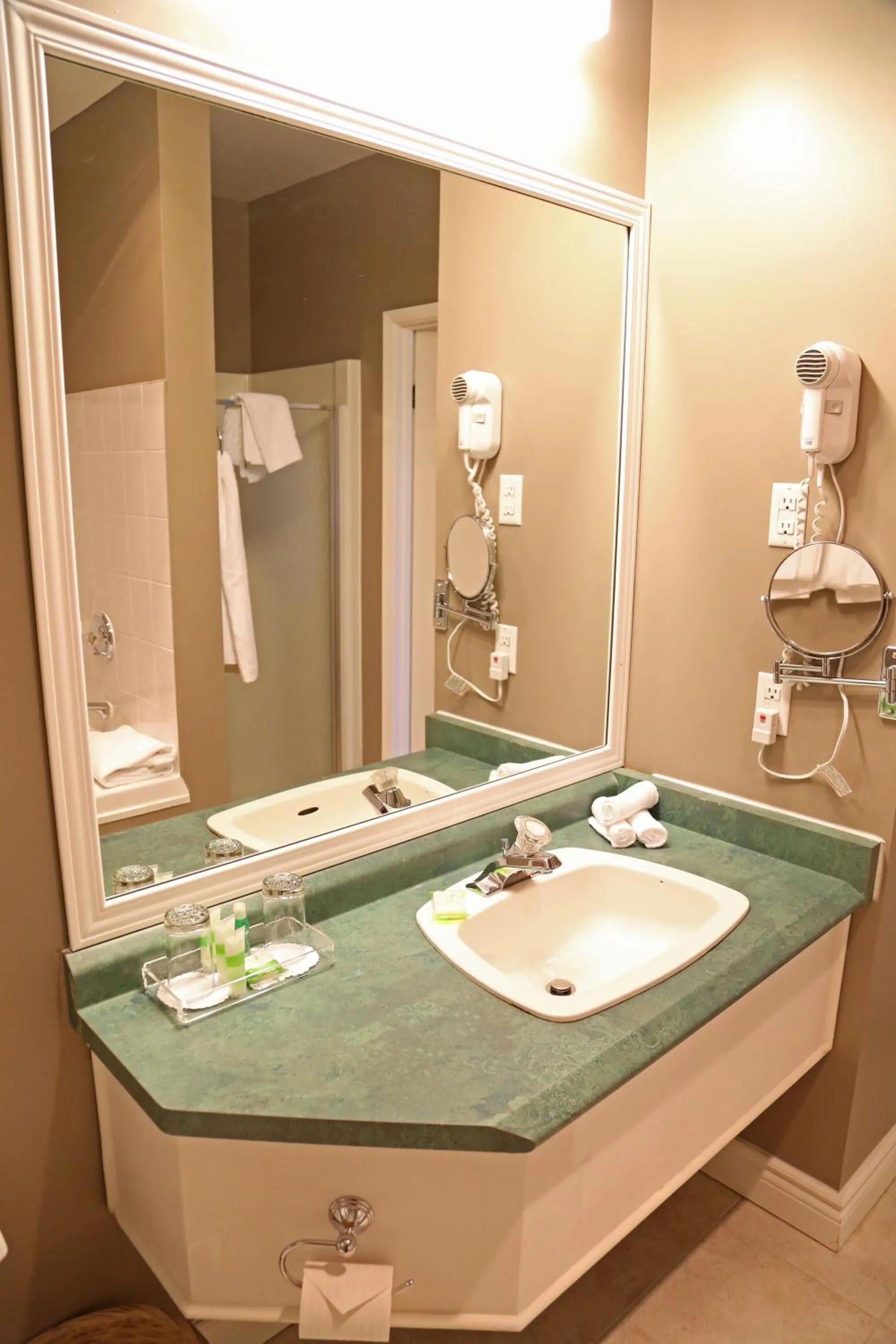 Bathroom in Sherwood Inn