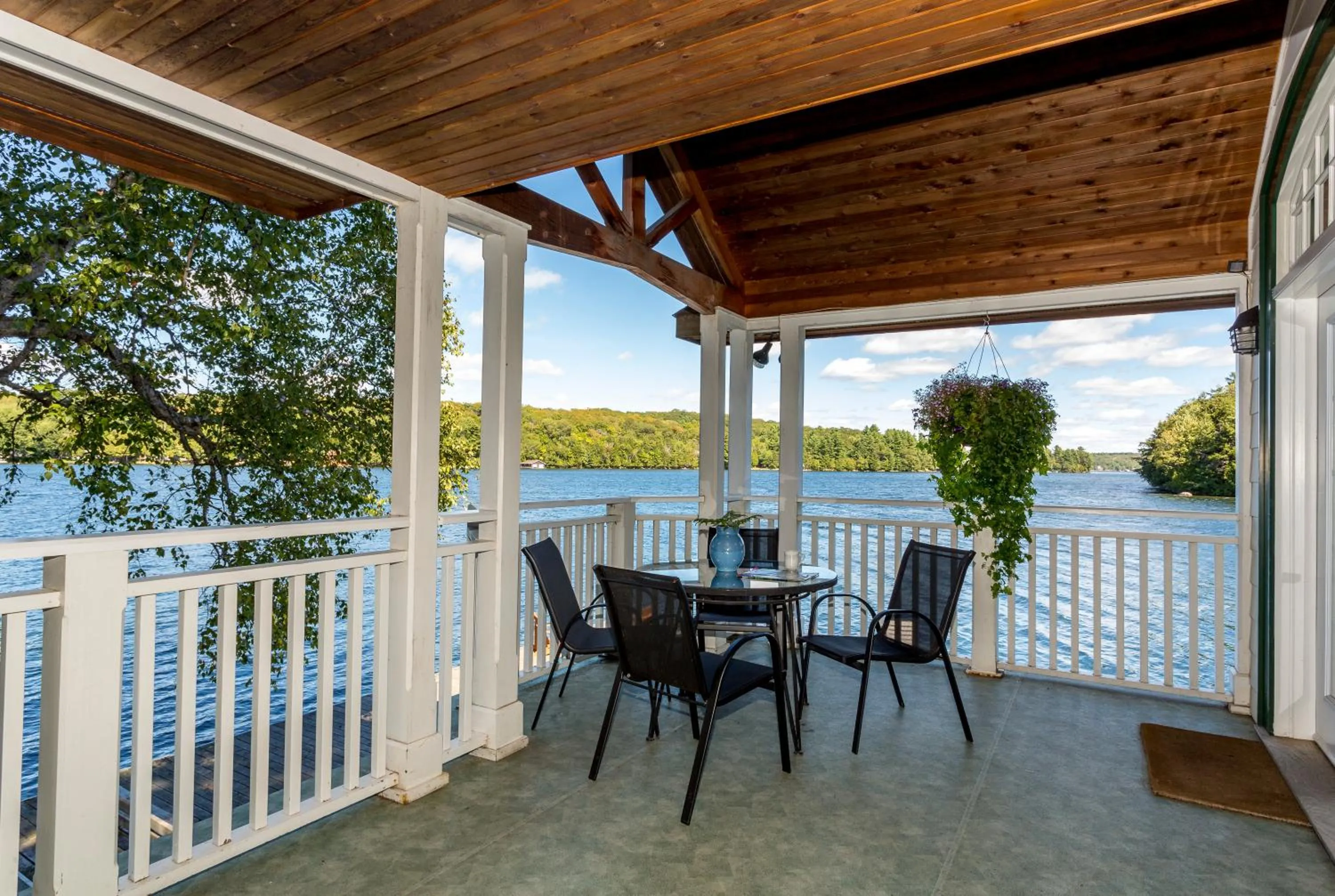 Balcony/Terrace in Sherwood Inn