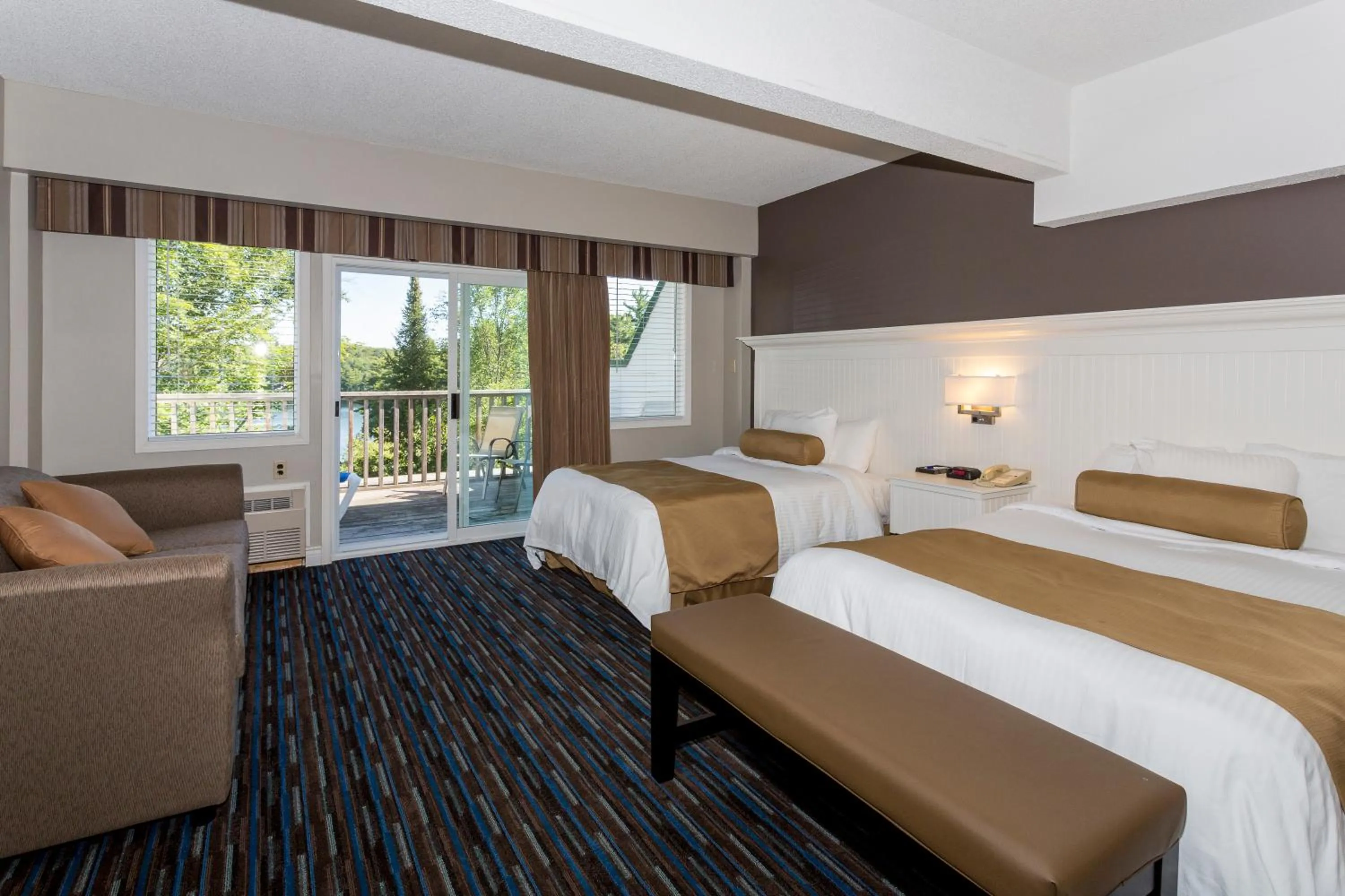 Bedroom, Bed in Sherwood Inn