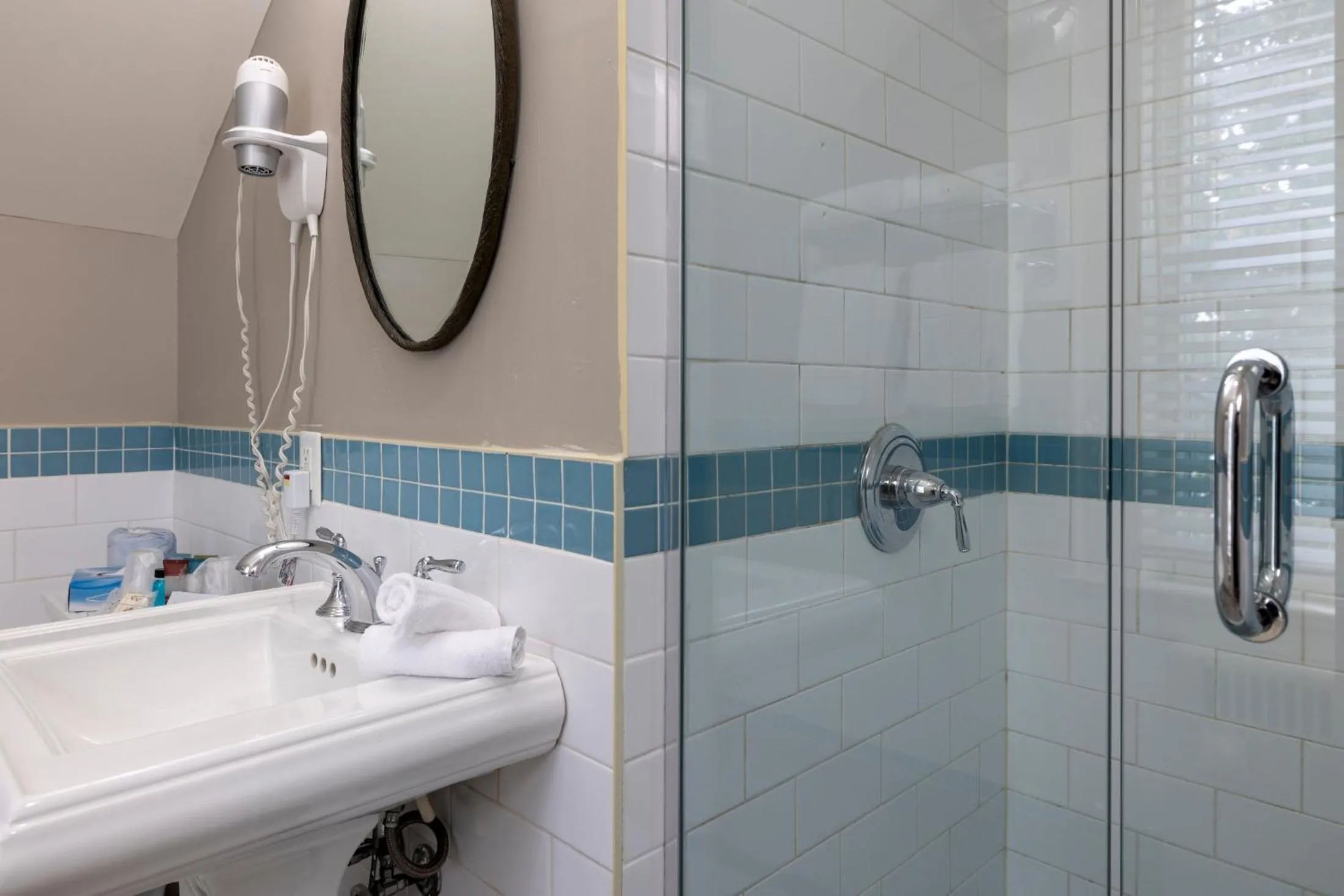 Shower in Sherwood Inn