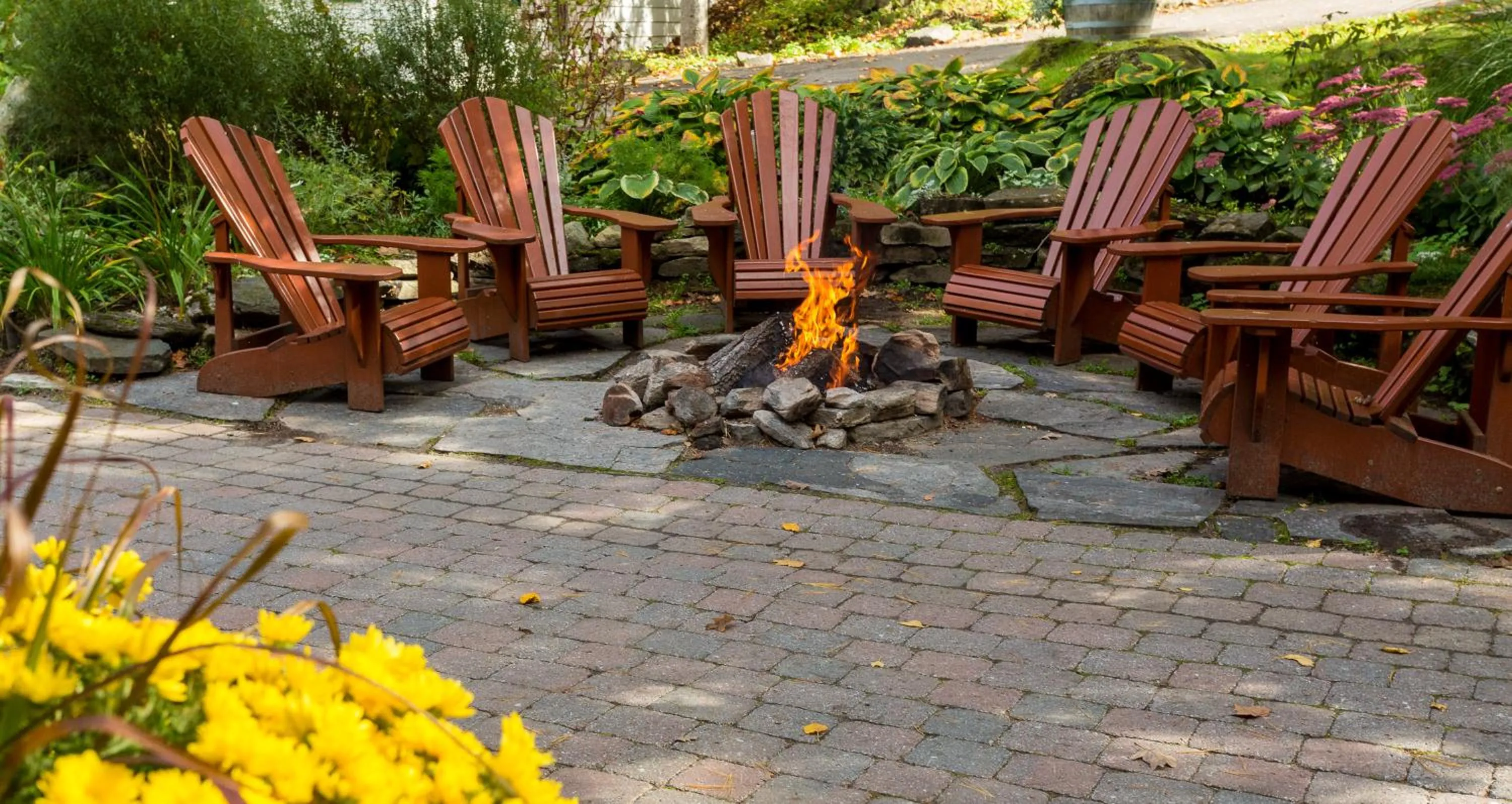 Evening entertainment in Sherwood Inn