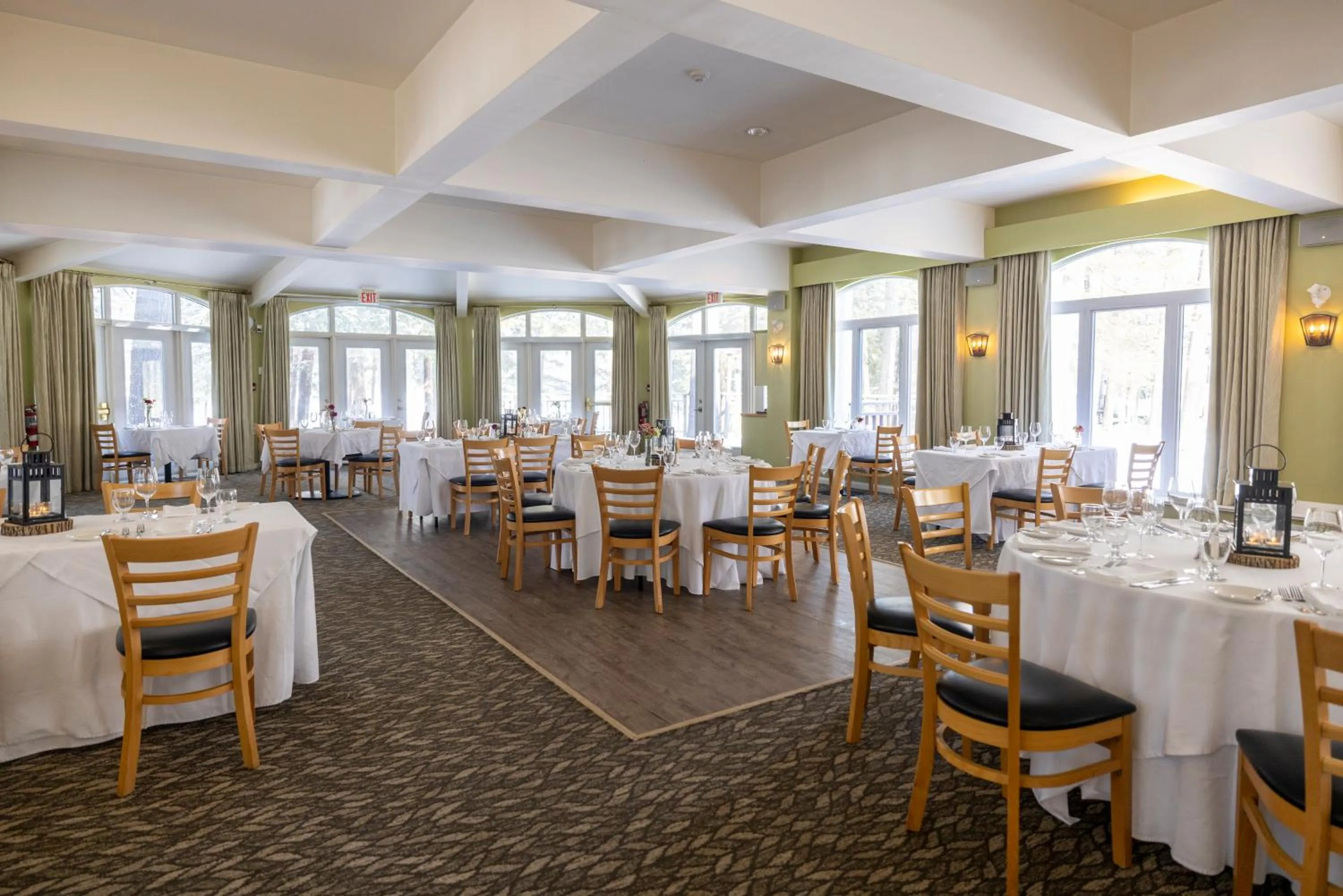 Dining area in Sherwood Inn
