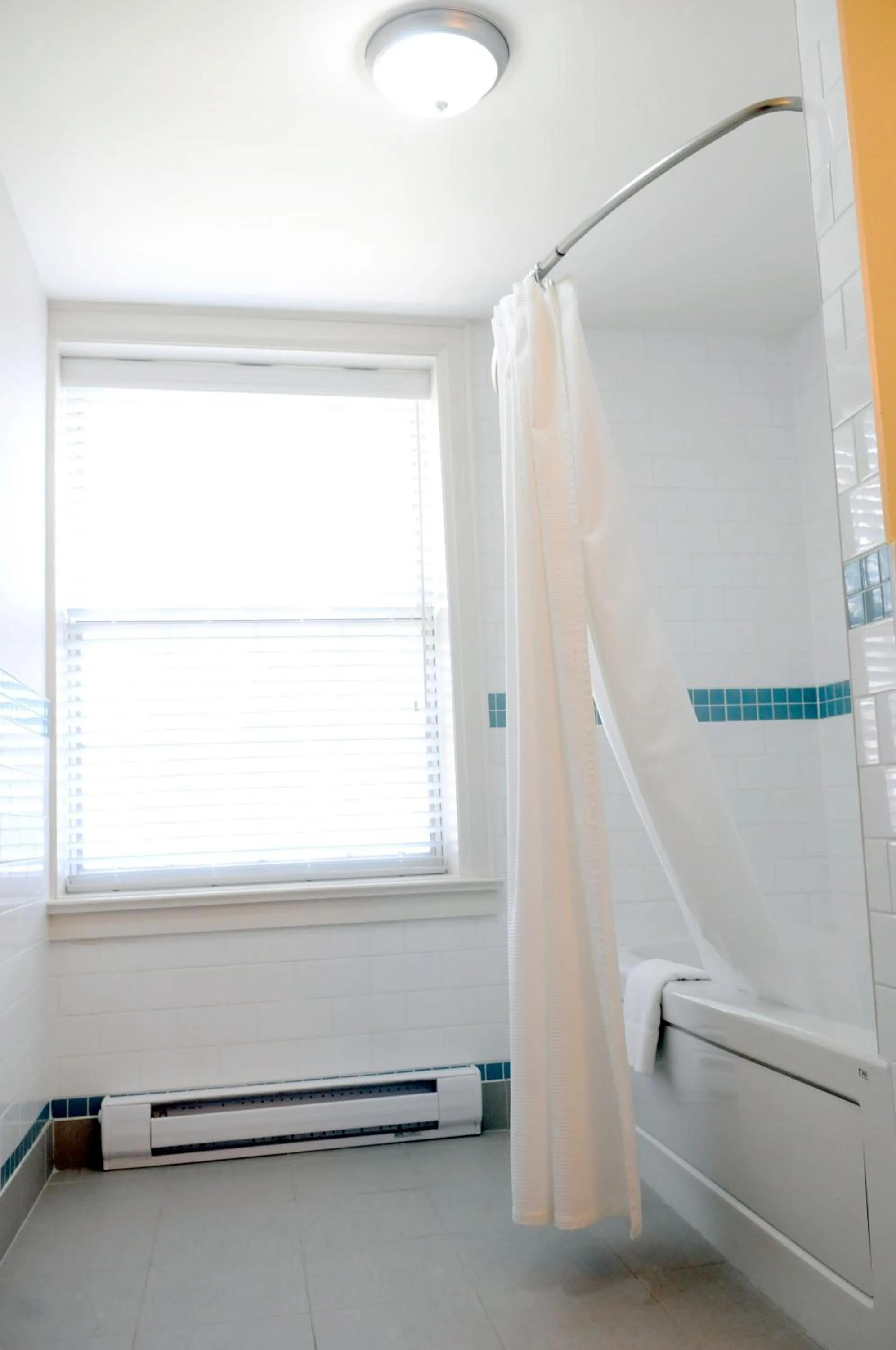 Shower in Sherwood Inn