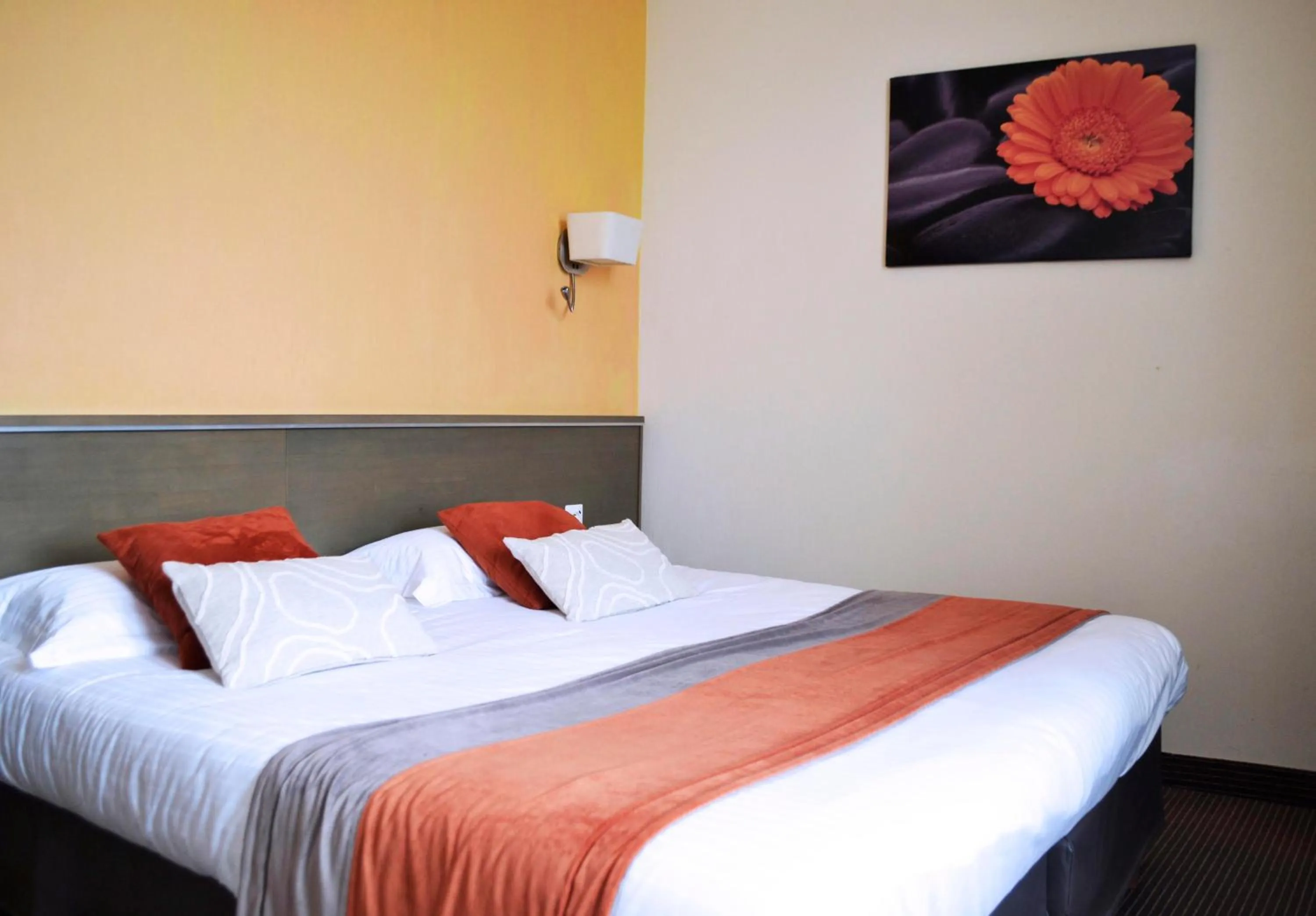 Bed in Brit Hotel Le Surcouf