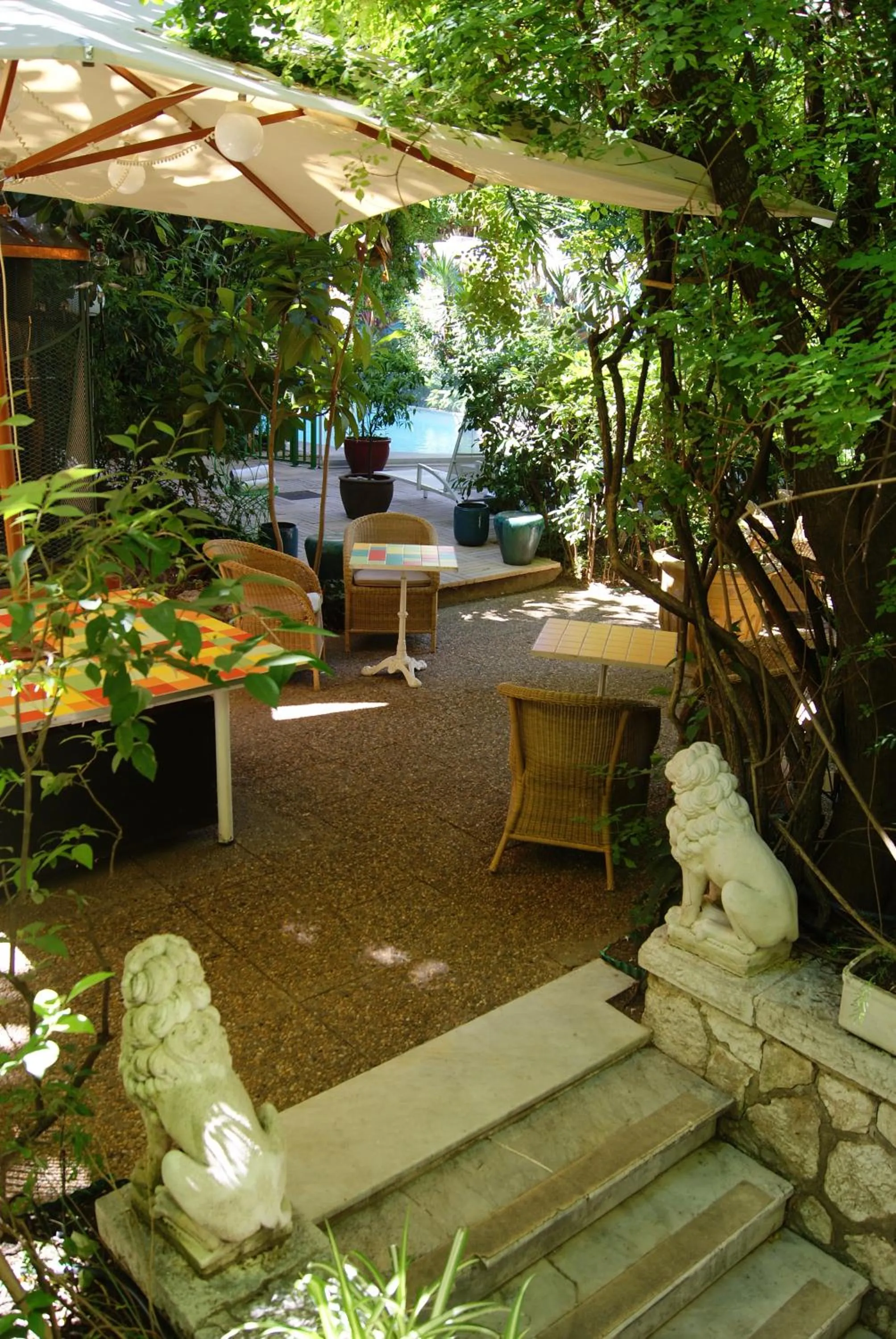 Property building in Le Windsor, Jungle Art Hotel