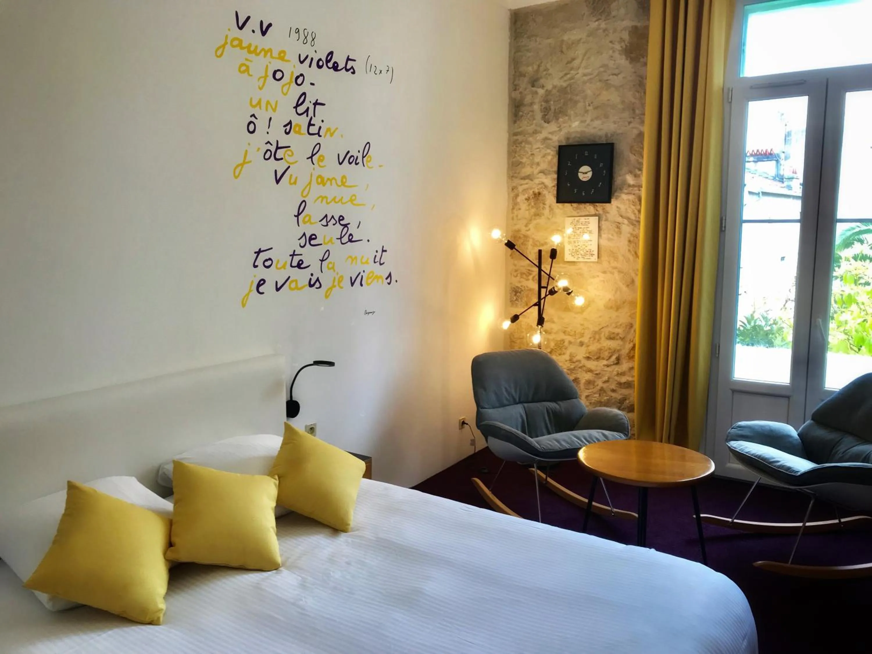 Bedroom, Bed in Le Windsor, Jungle Art Hotel