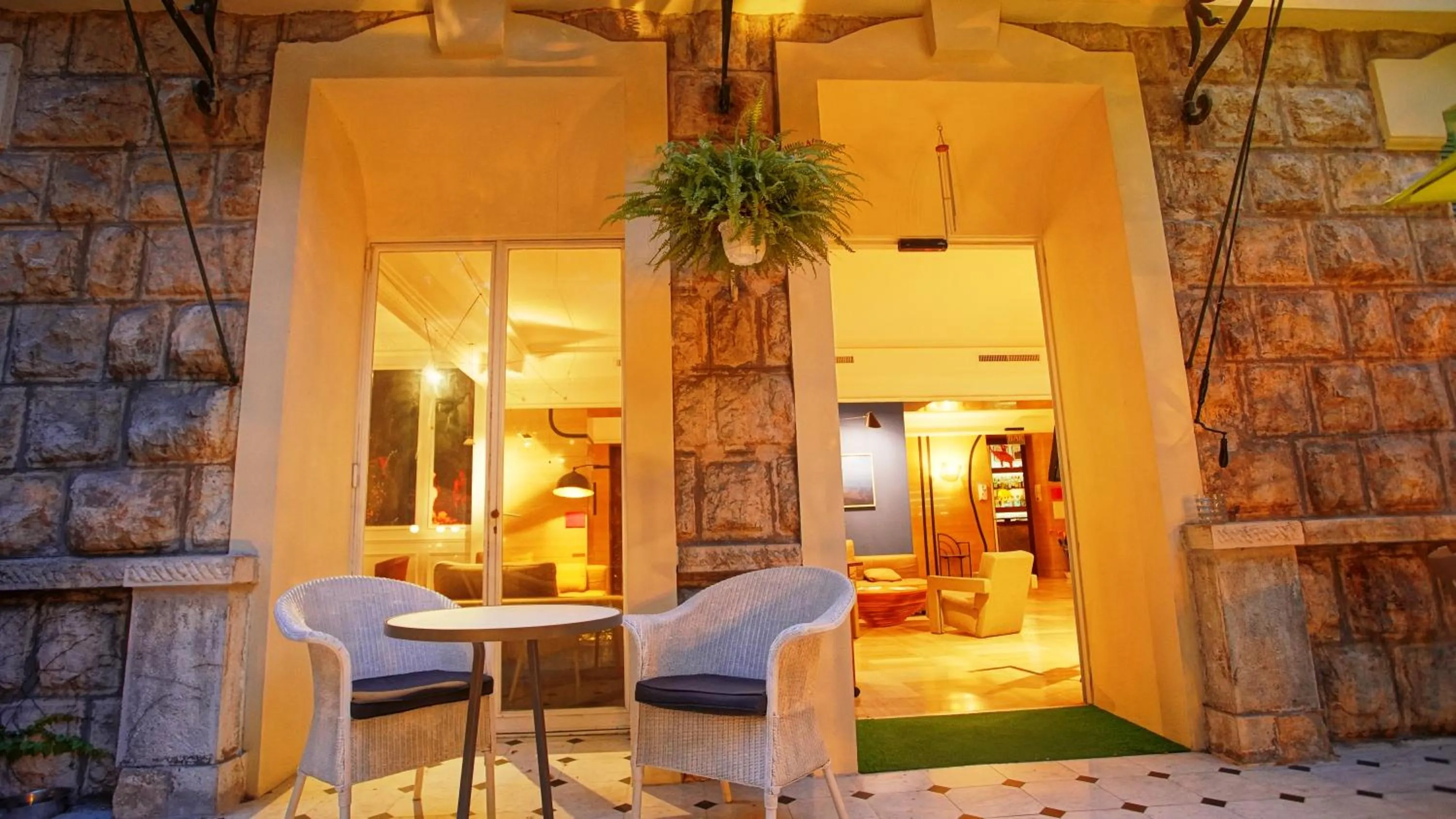 Property building in Le Windsor, Jungle Art Hotel