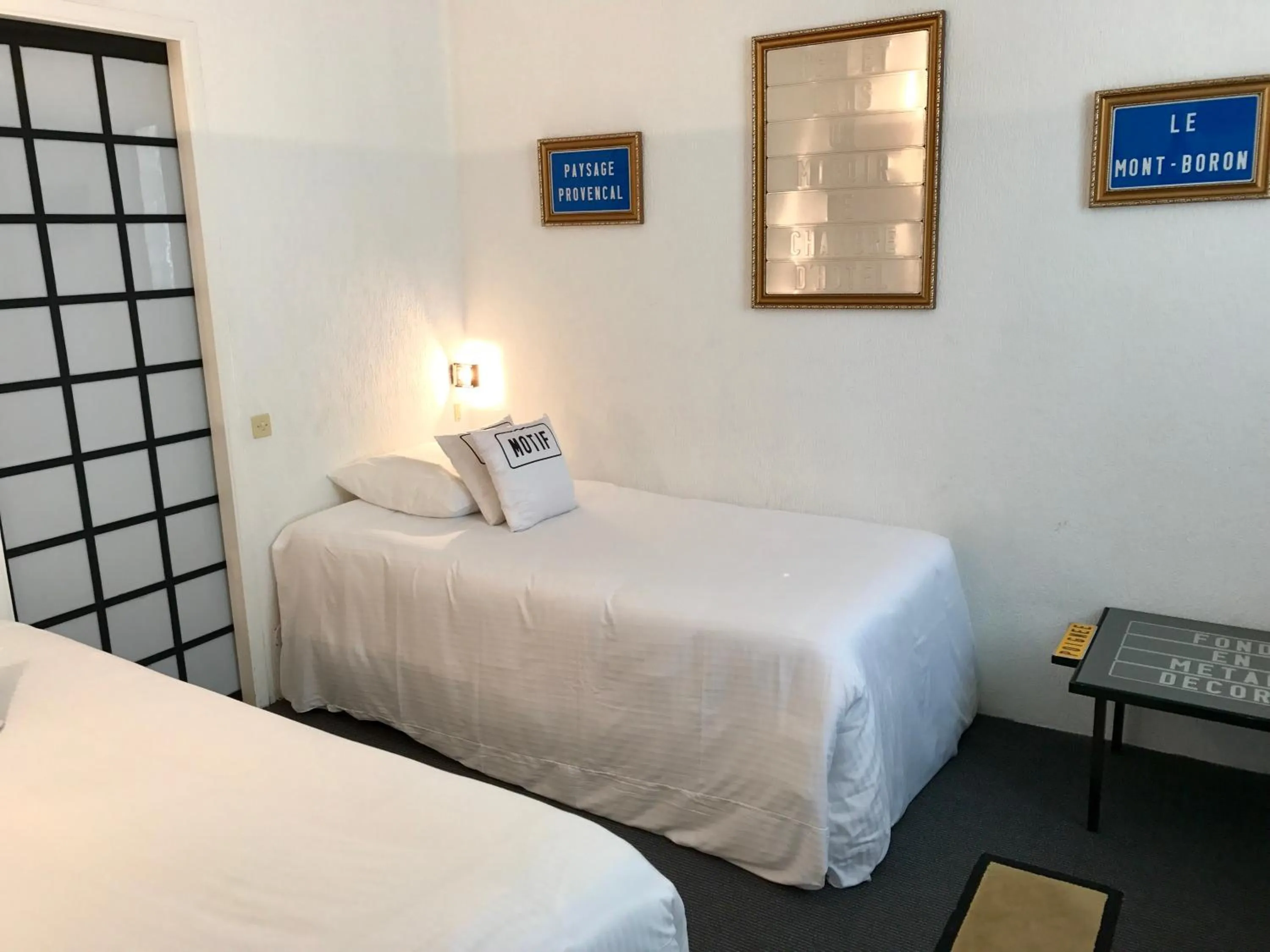 Photo of the whole room, Bed in Le Windsor, Jungle Art Hotel