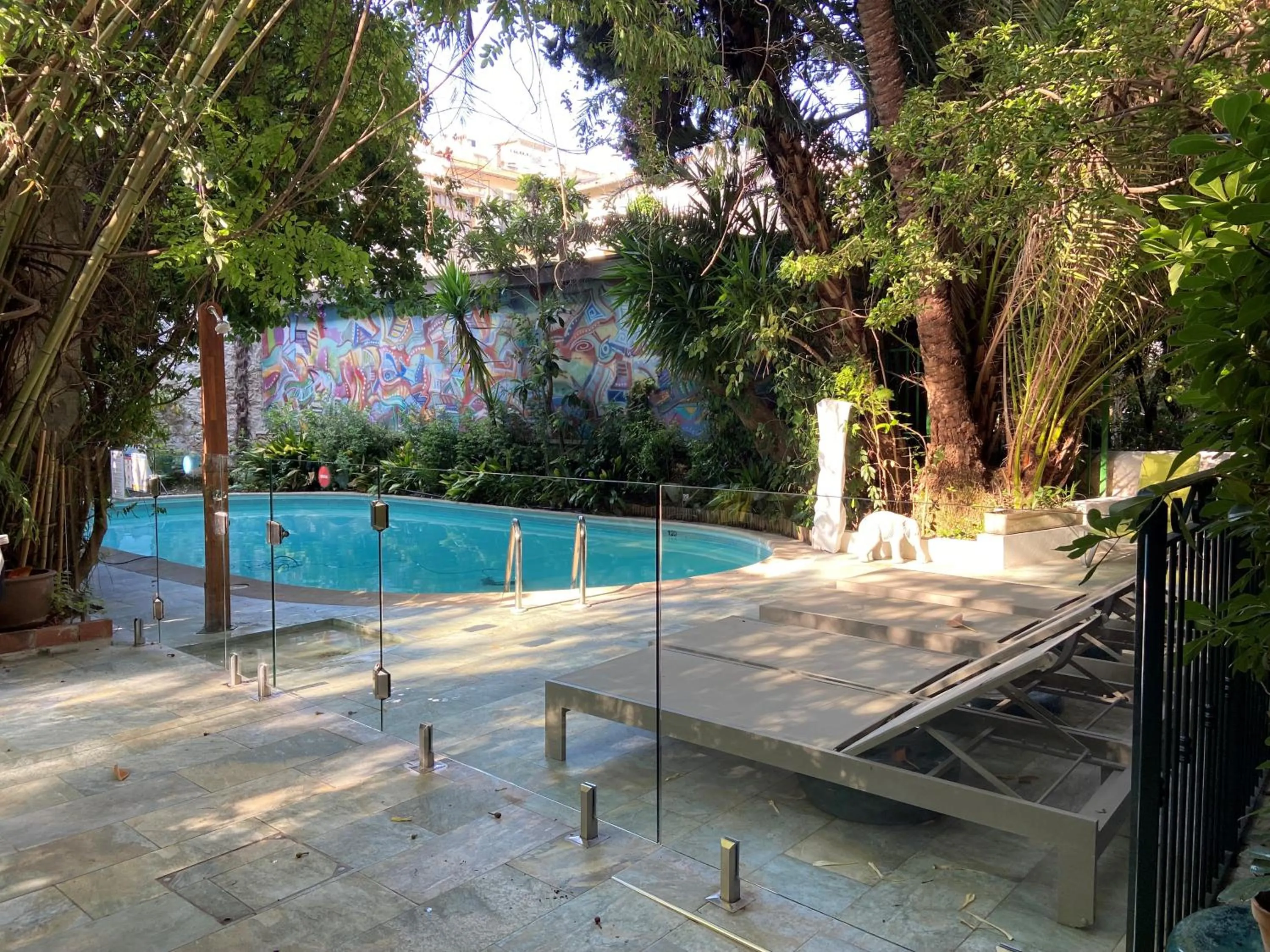 Swimming pool in Le Windsor, Jungle Art Hotel