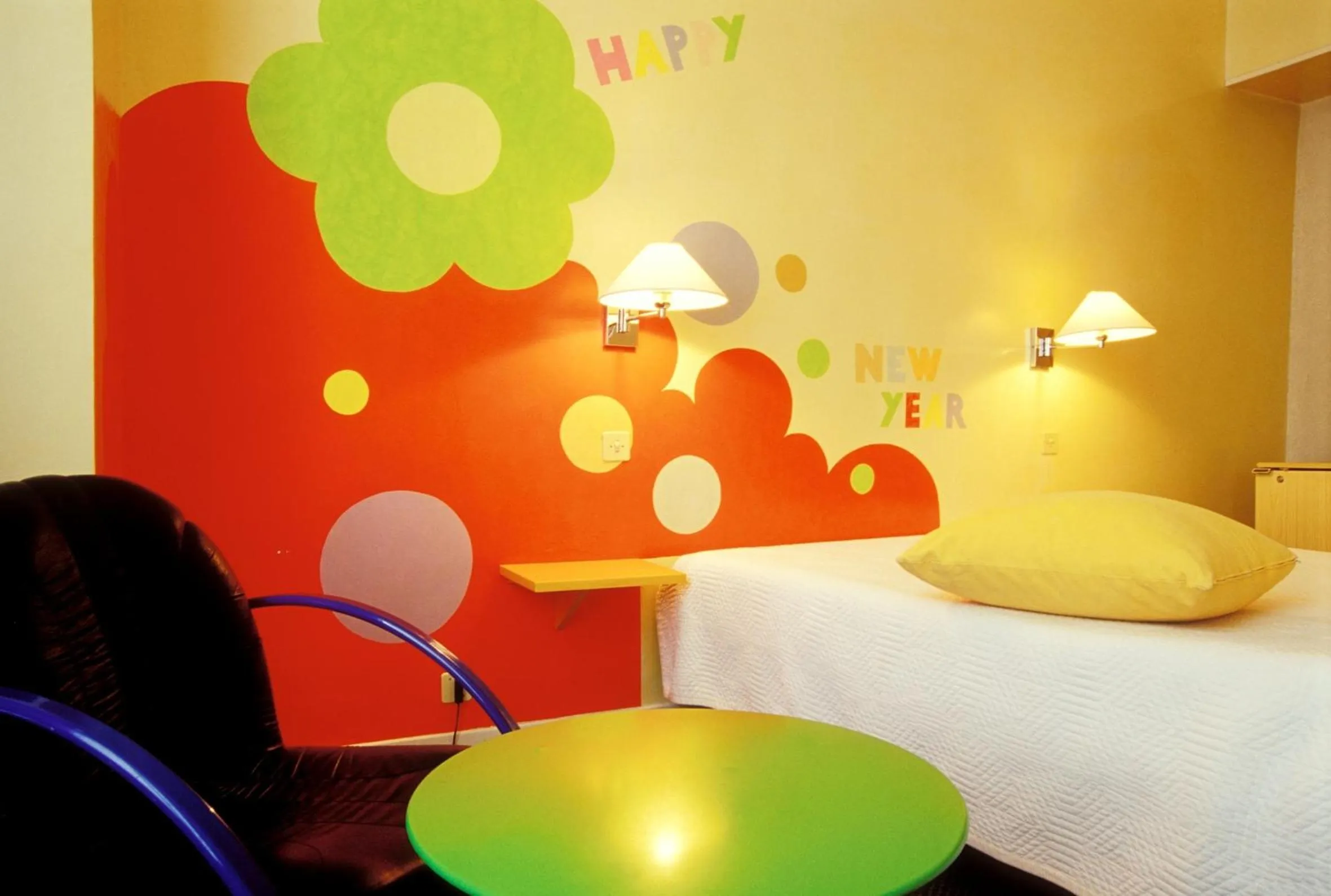 Bedroom, Bed in Le Windsor, Jungle Art Hotel