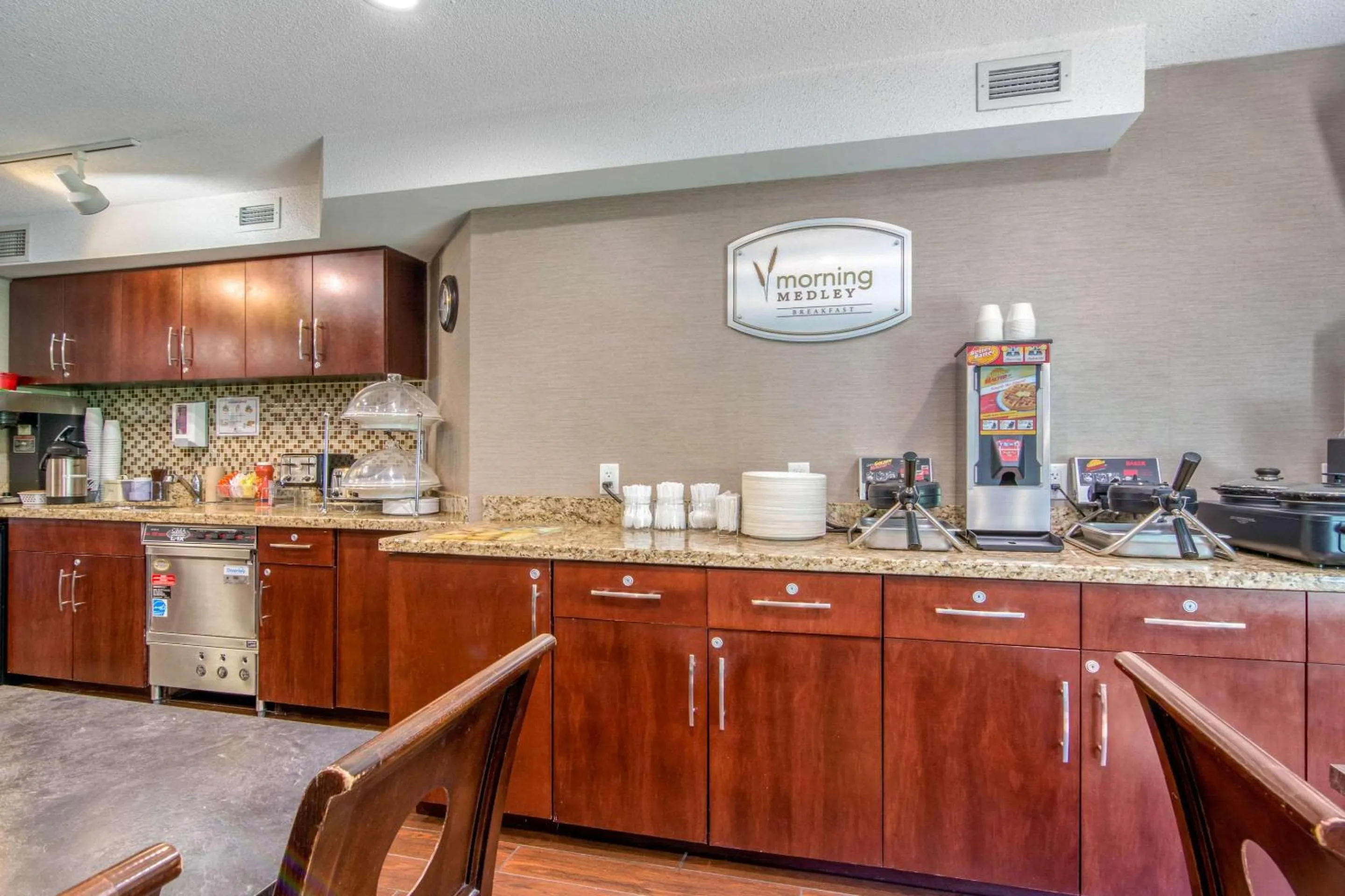 Restaurant/places to eat in Sleep Inn