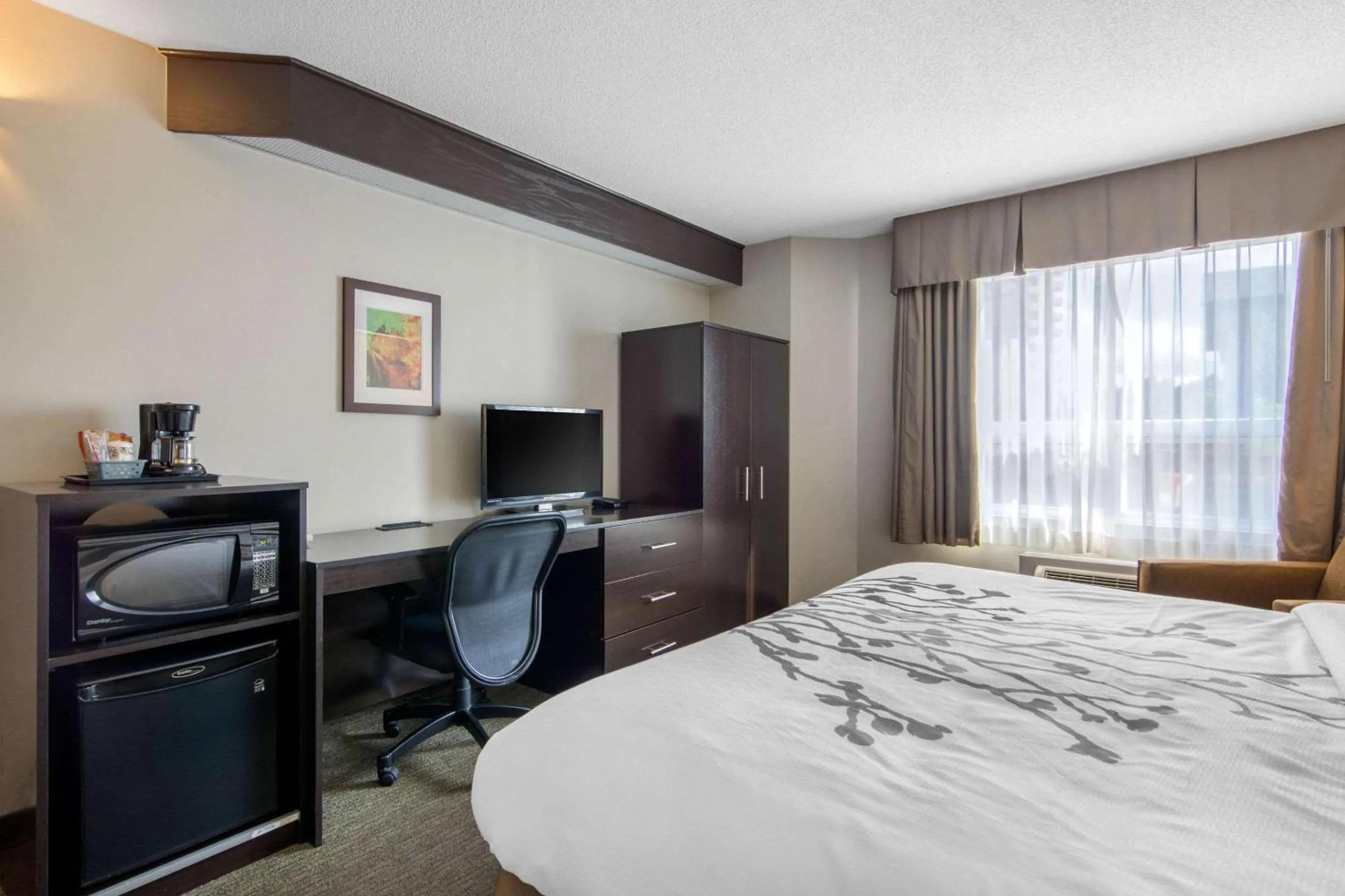 Photo of the whole room, Bed in Sleep Inn