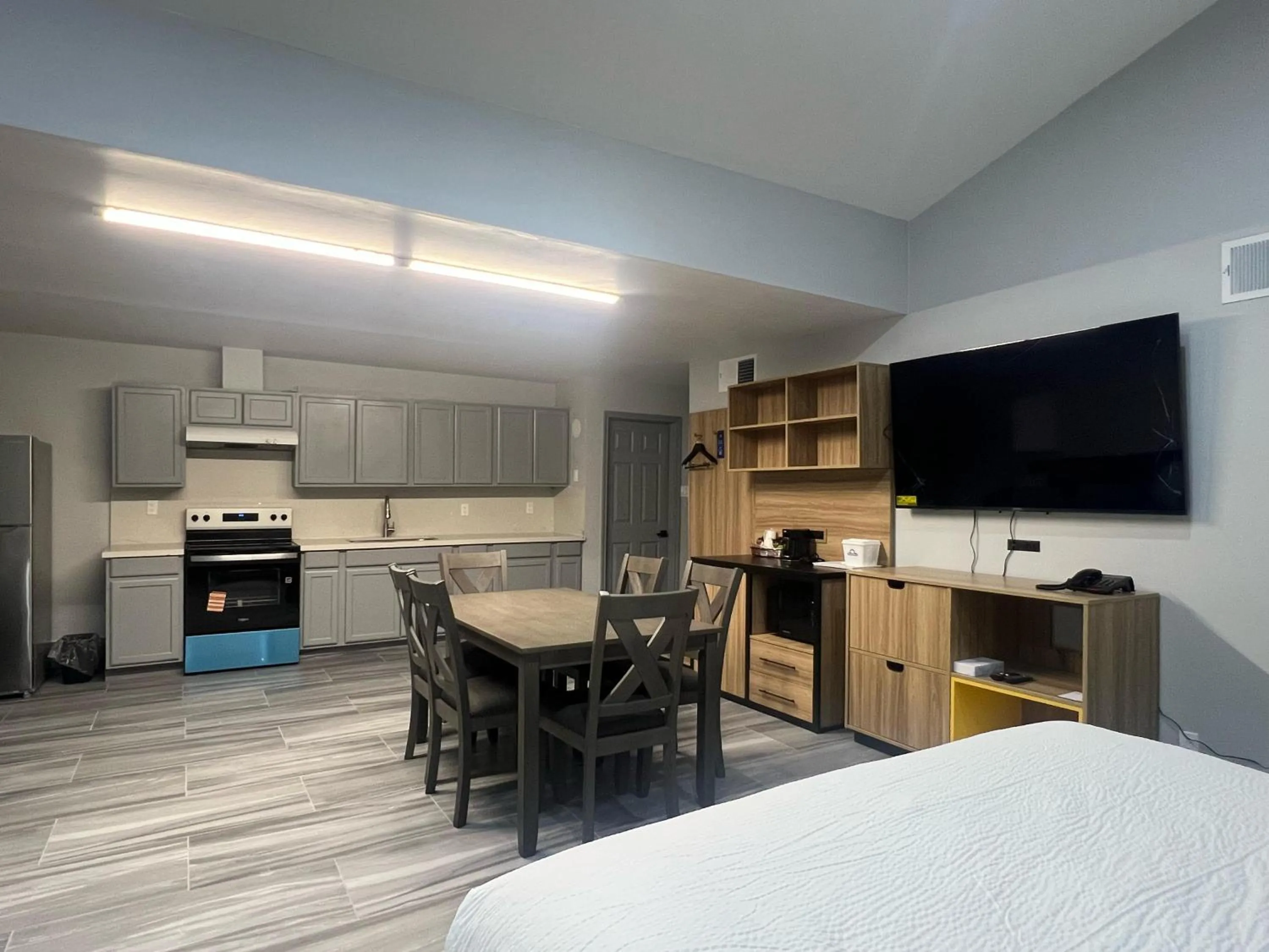 Days Inn & Suites by Wyndham Texas City