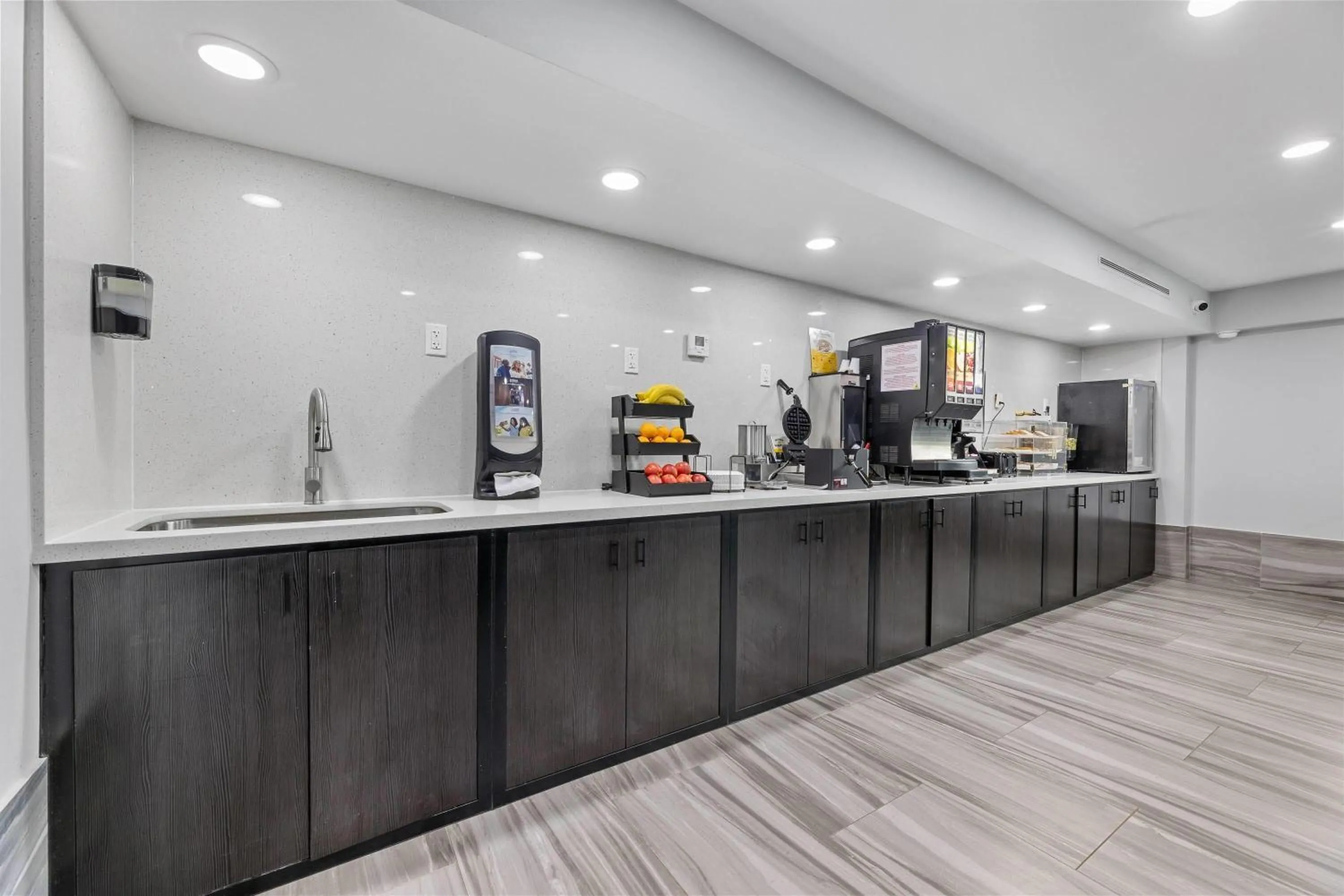 Property building in Days Inn & Suites by Wyndham Texas City