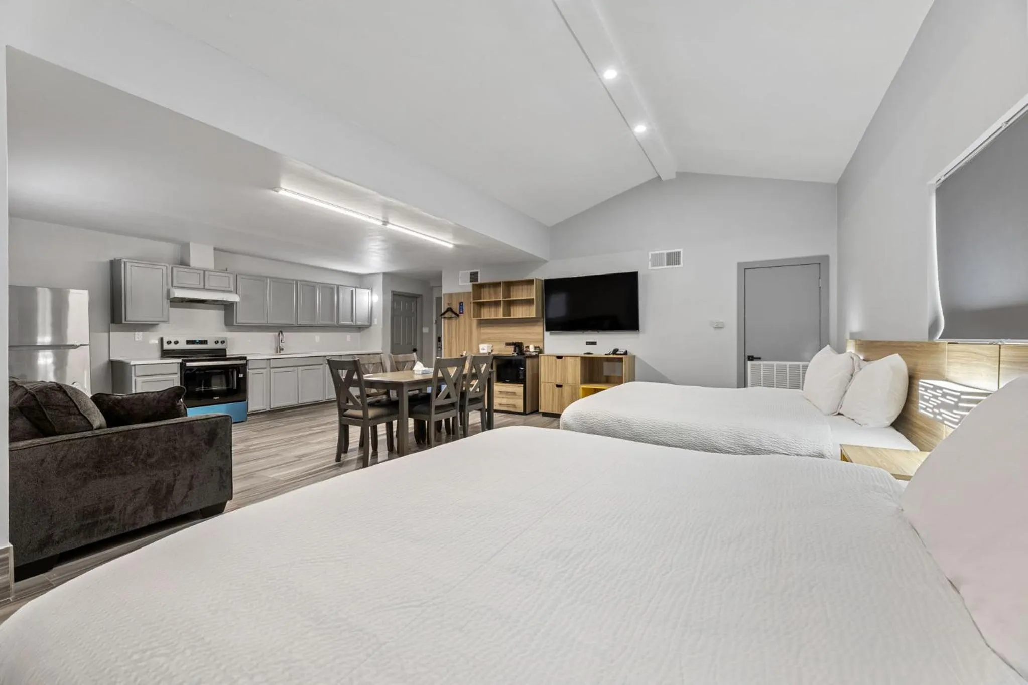 Bed in Days Inn & Suites by Wyndham Texas City