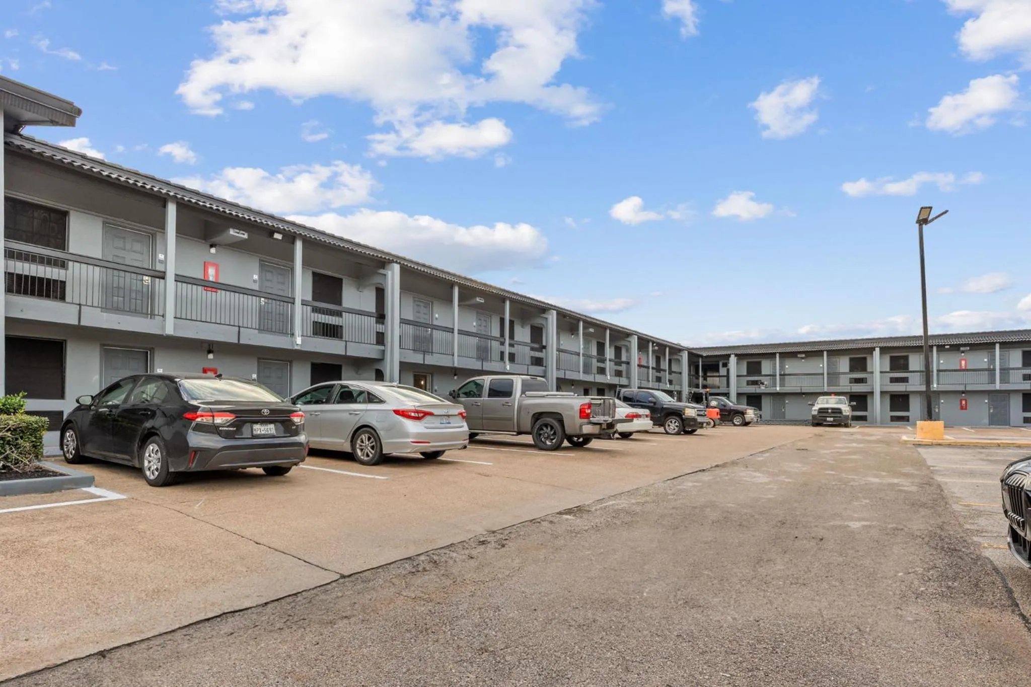 Days Inn & Suites by Wyndham Texas City