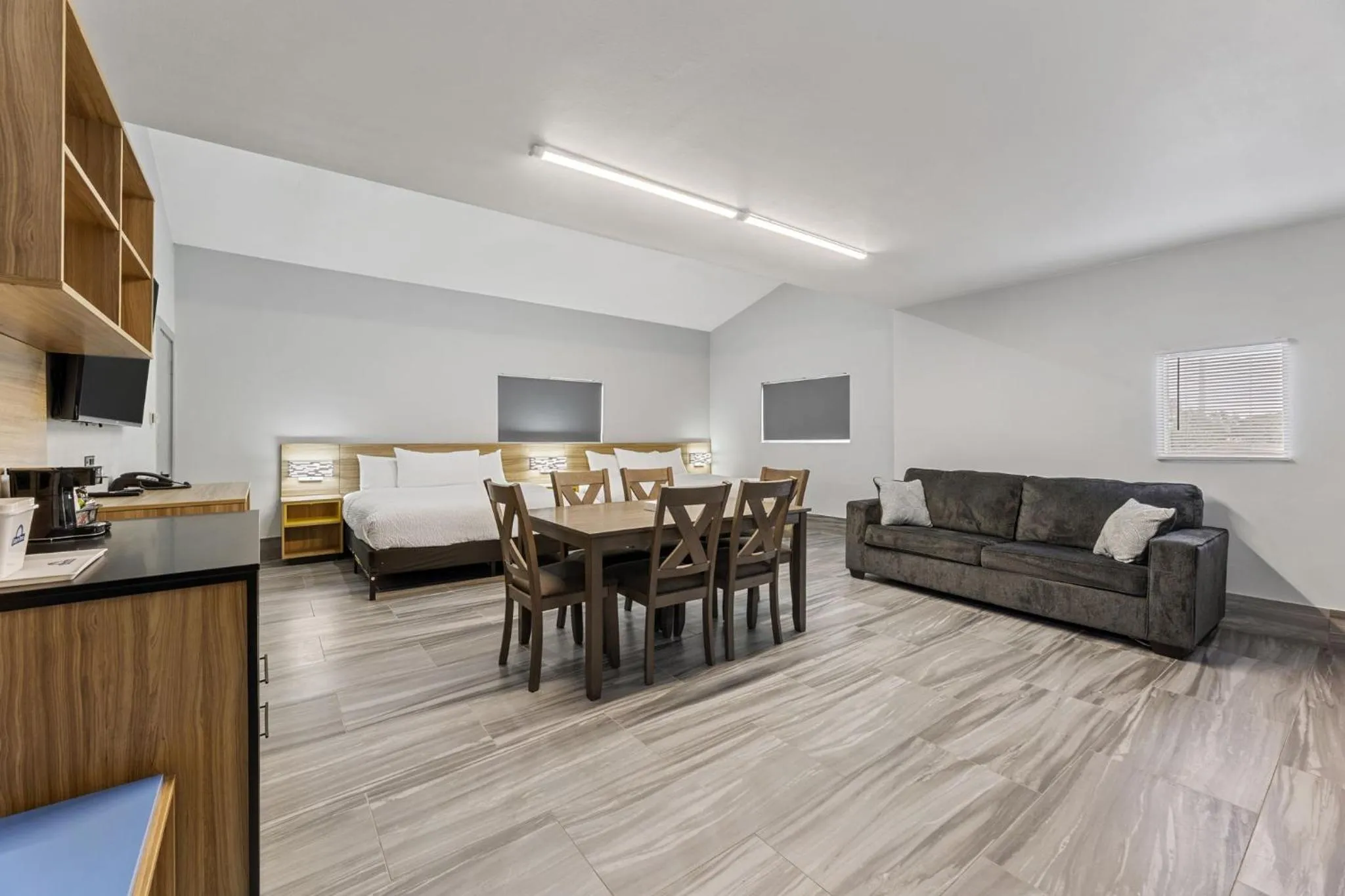 Days Inn & Suites by Wyndham Texas City