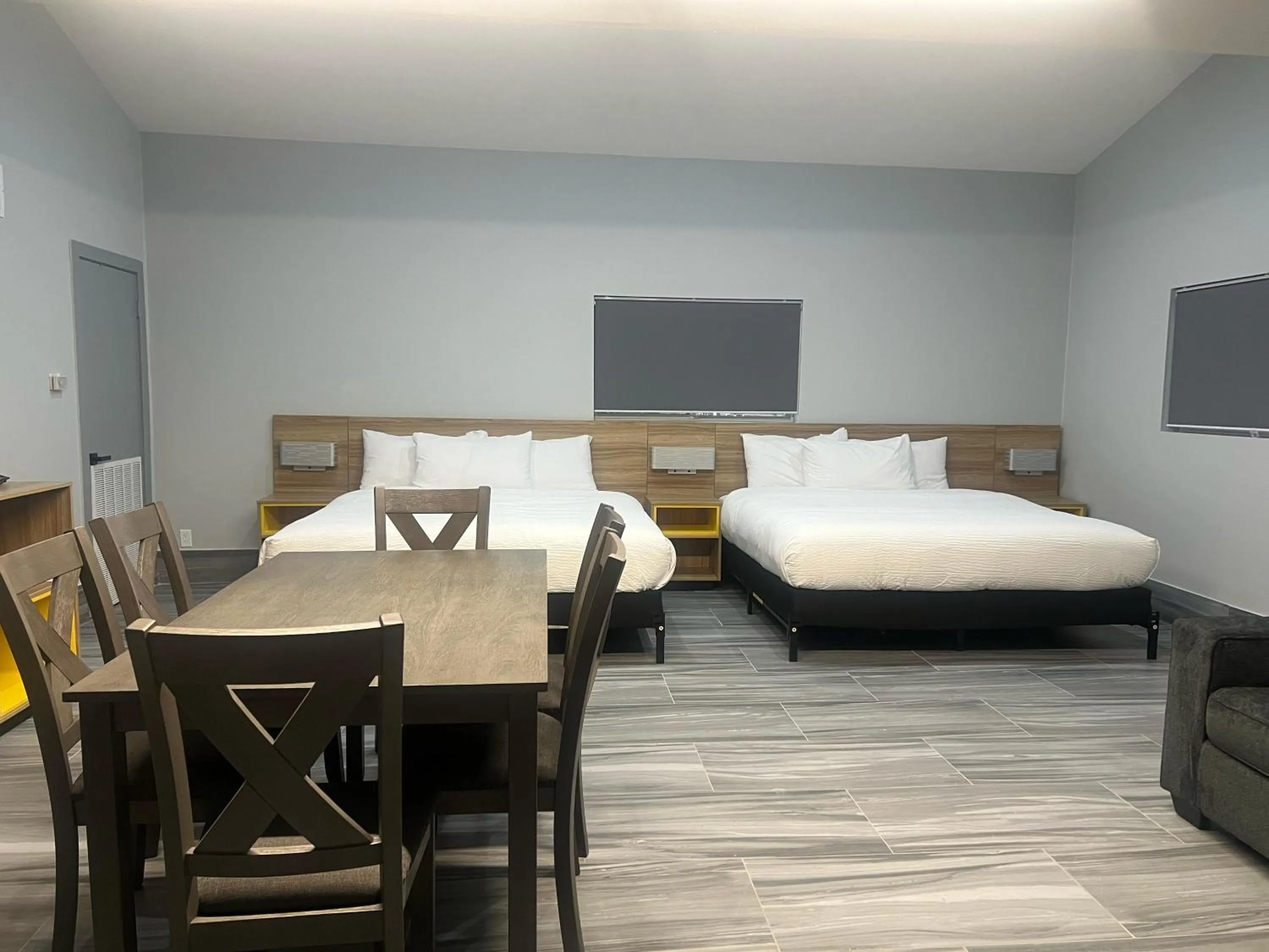 Bed in Days Inn & Suites by Wyndham Texas City