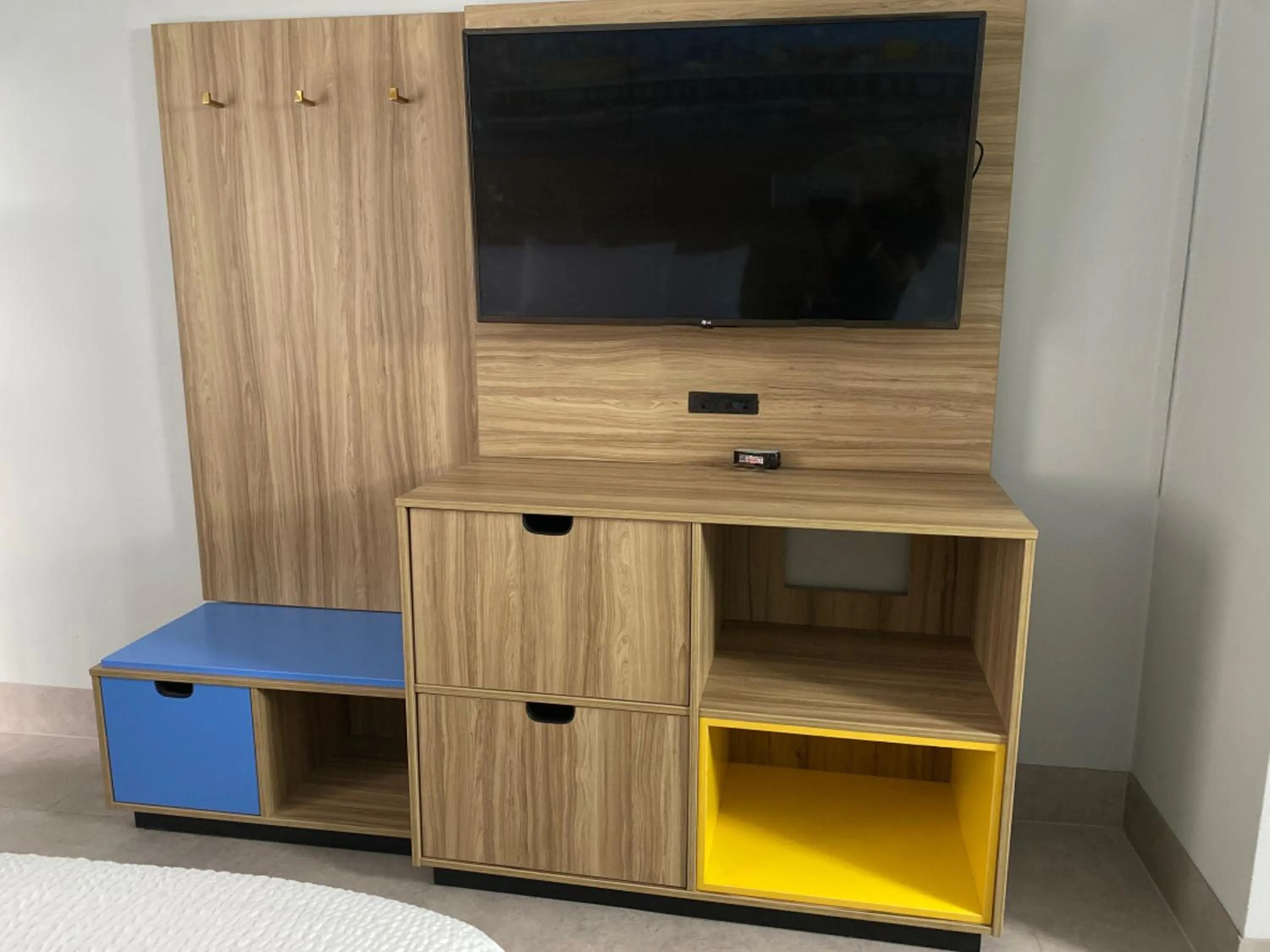 Bedroom in Days Inn & Suites by Wyndham Texas City