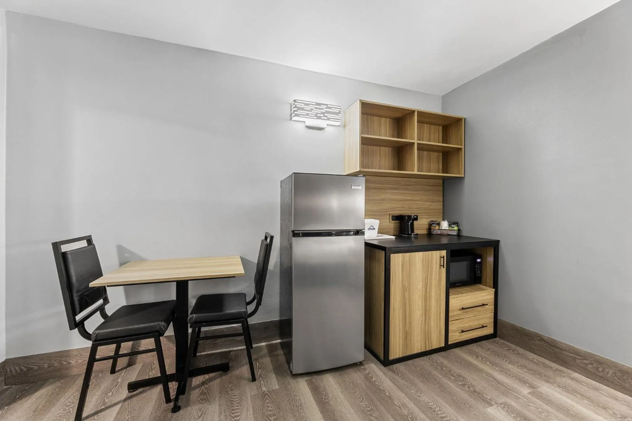 Days Inn & Suites by Wyndham Texas City