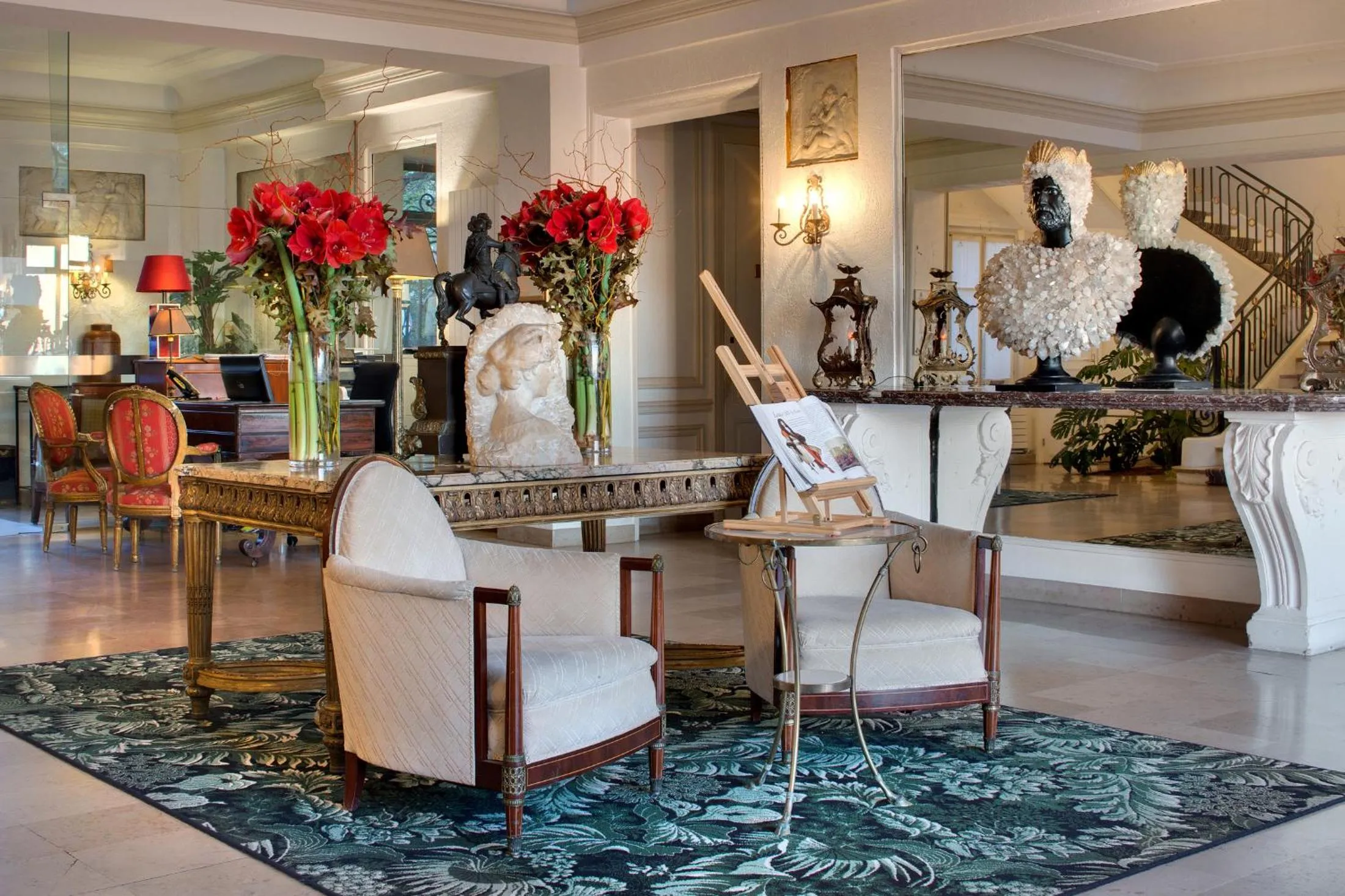 Lobby or reception in Pavillon Henri IV Hotel Restaurant Gastronomique Terrasse