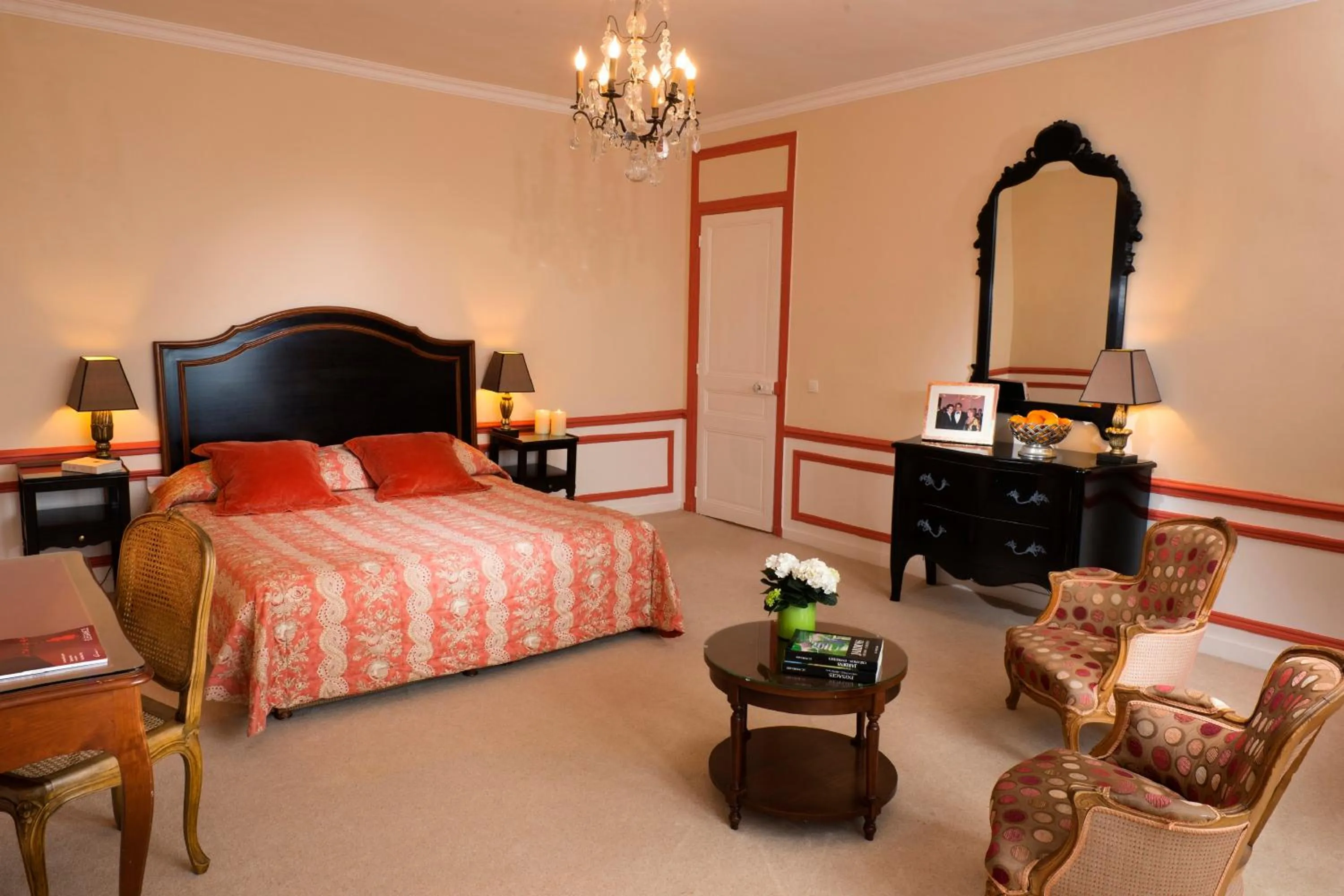 Photo of the whole room, Bed in Pavillon Henri IV Hotel Restaurant Gastronomique Terrasse