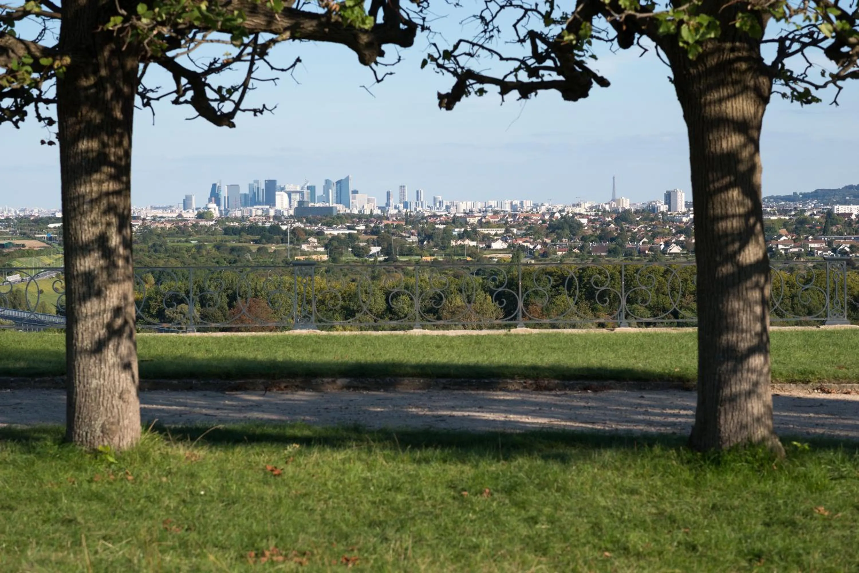 Garden in Pavillon Henri IV Hotel Restaurant Gastronomique Terrasse