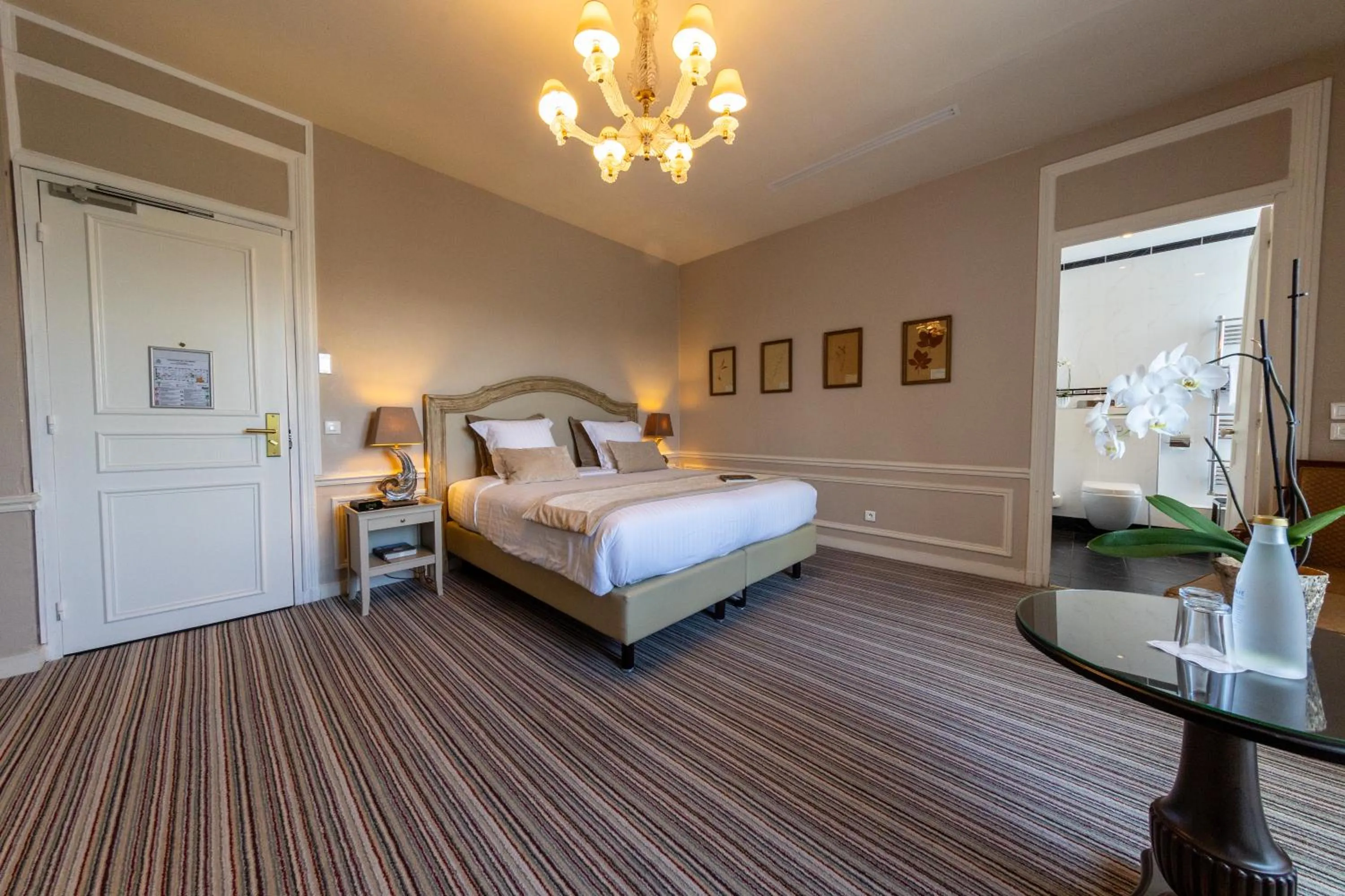 Bedroom, Bed in Pavillon Henri IV Hotel Restaurant Gastronomique Terrasse