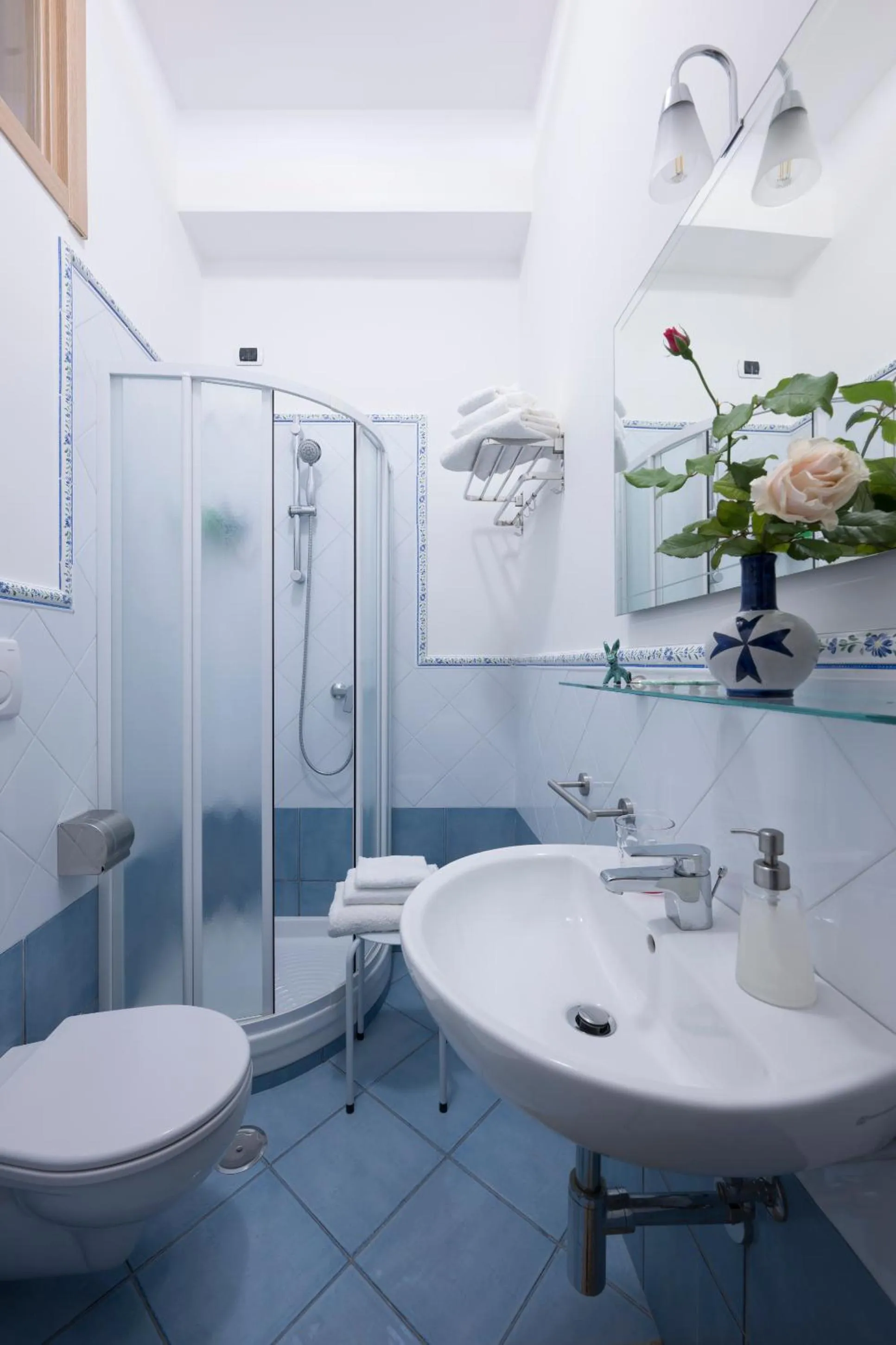 Shower in Dint'a Torre Bed and Breakfast