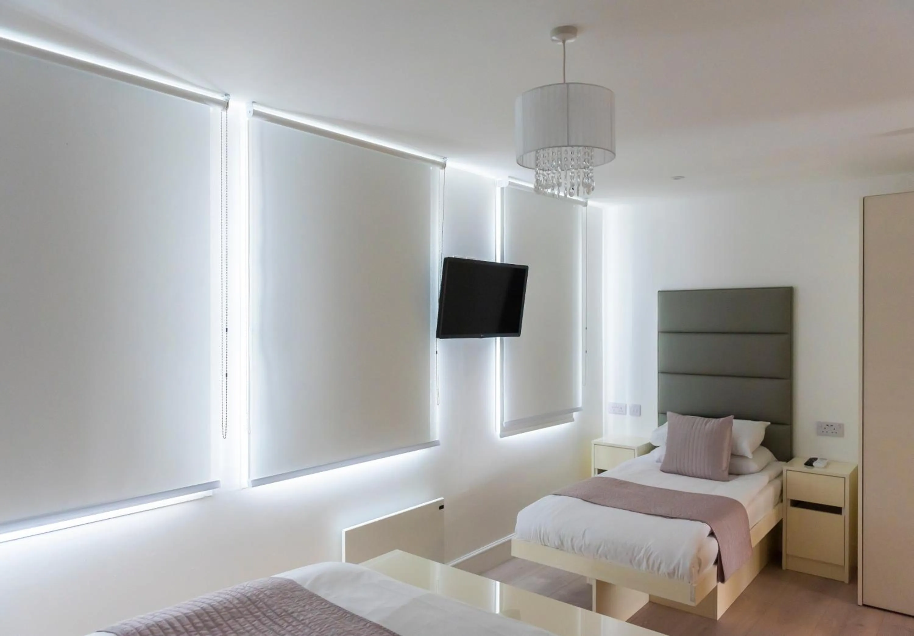 Photo of the whole room, Bed in Messina Studios