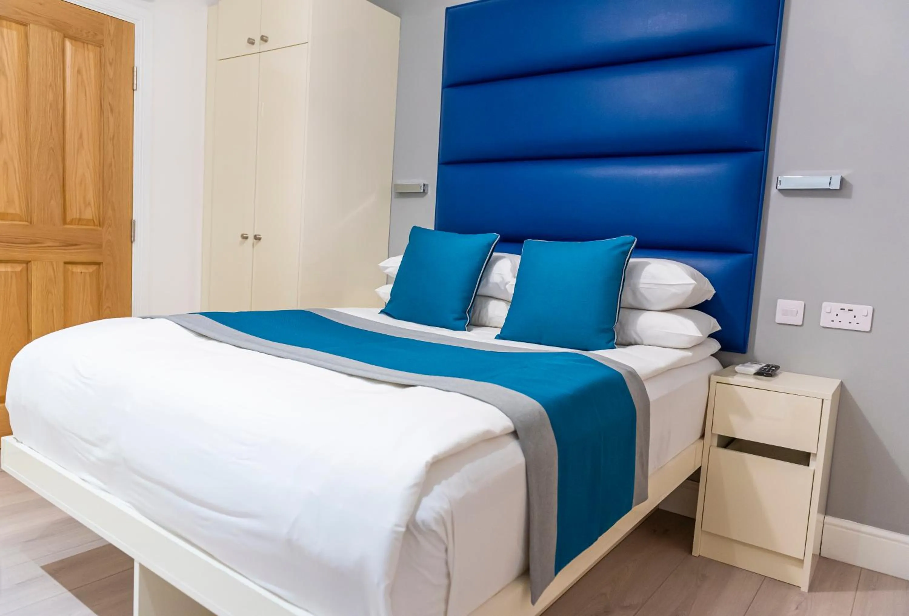 Photo of the whole room, Bed in Messina Studios