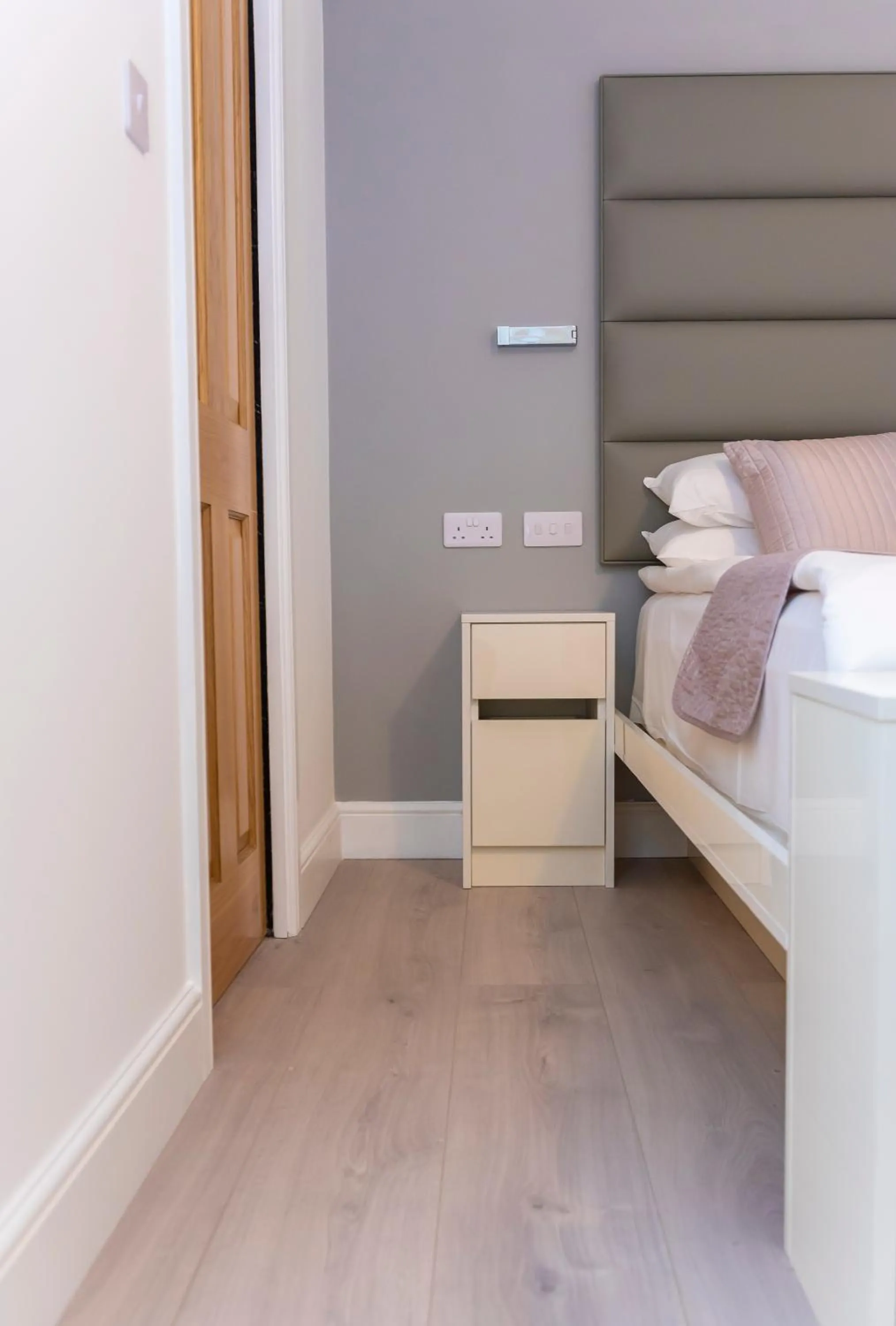 Seating area, Bed in Messina Studios