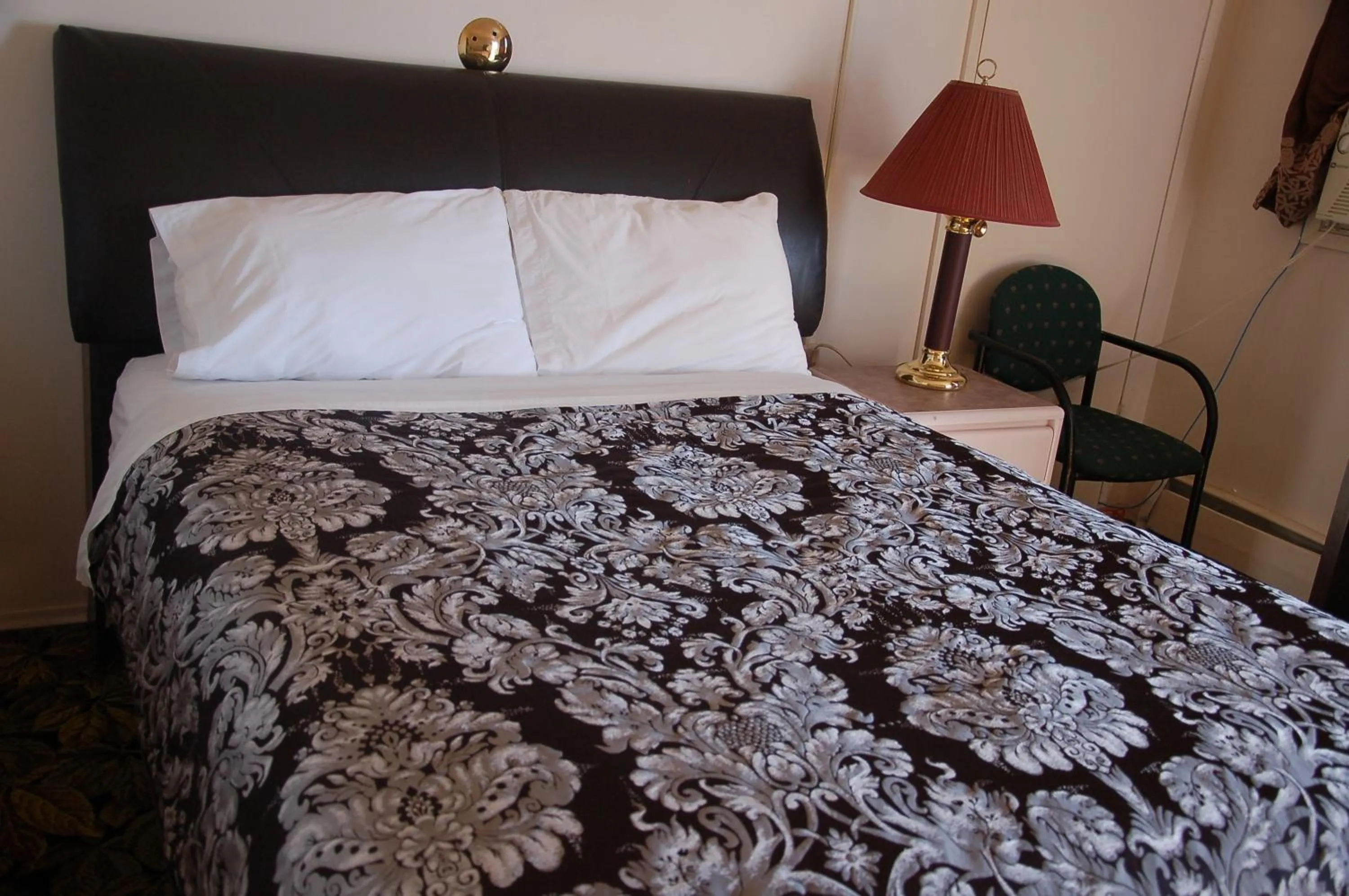 Bedroom, Bed in Stardust Motel