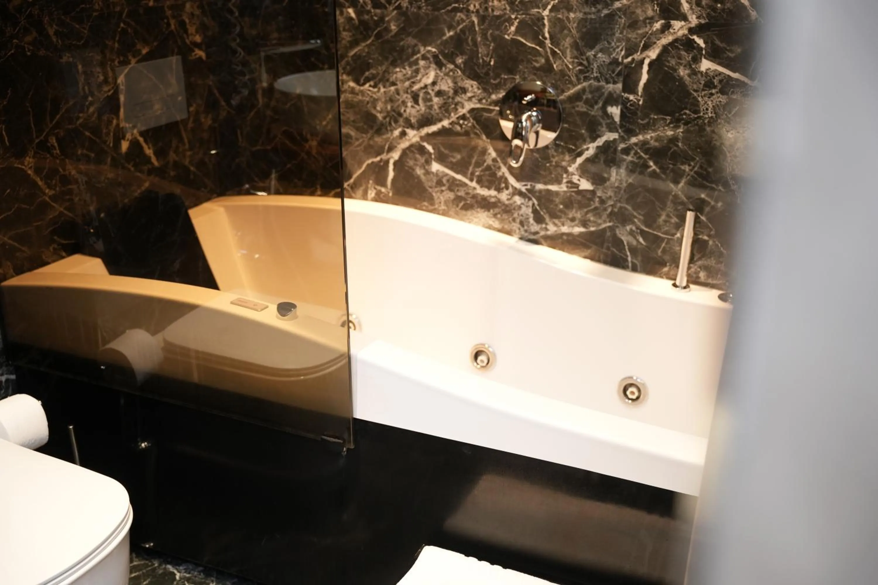 Toilet in La Suite Boutique Hotel