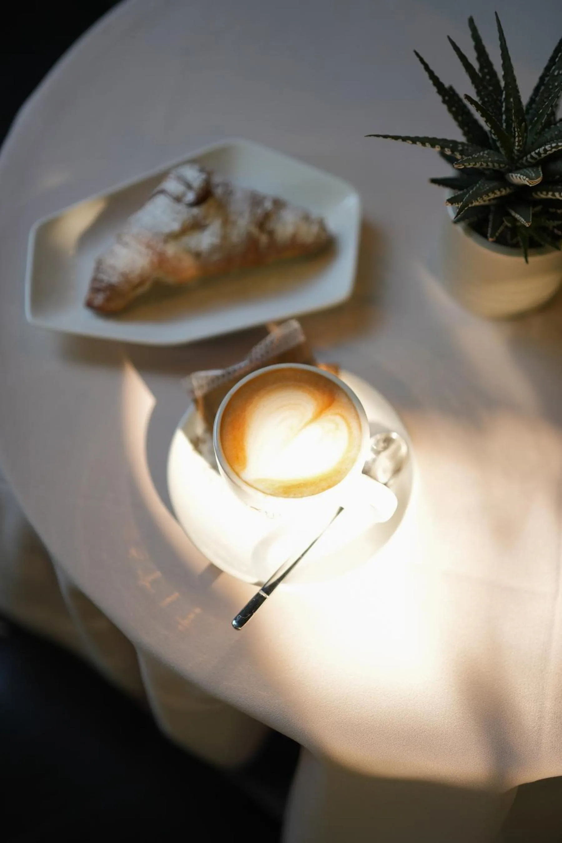 Coffee/tea facilities in La Suite Boutique Hotel