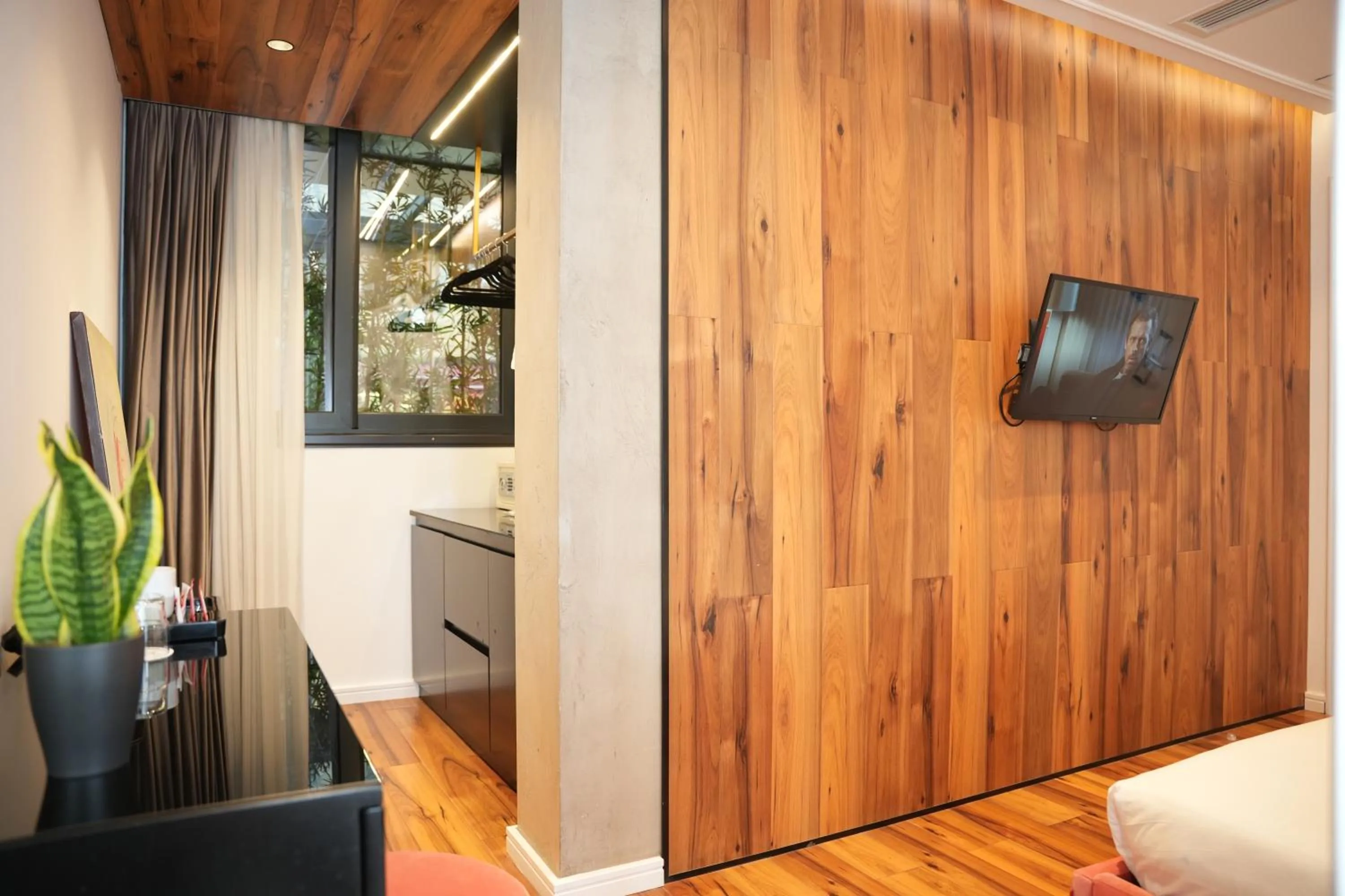 TV and multimedia in La Suite Boutique Hotel