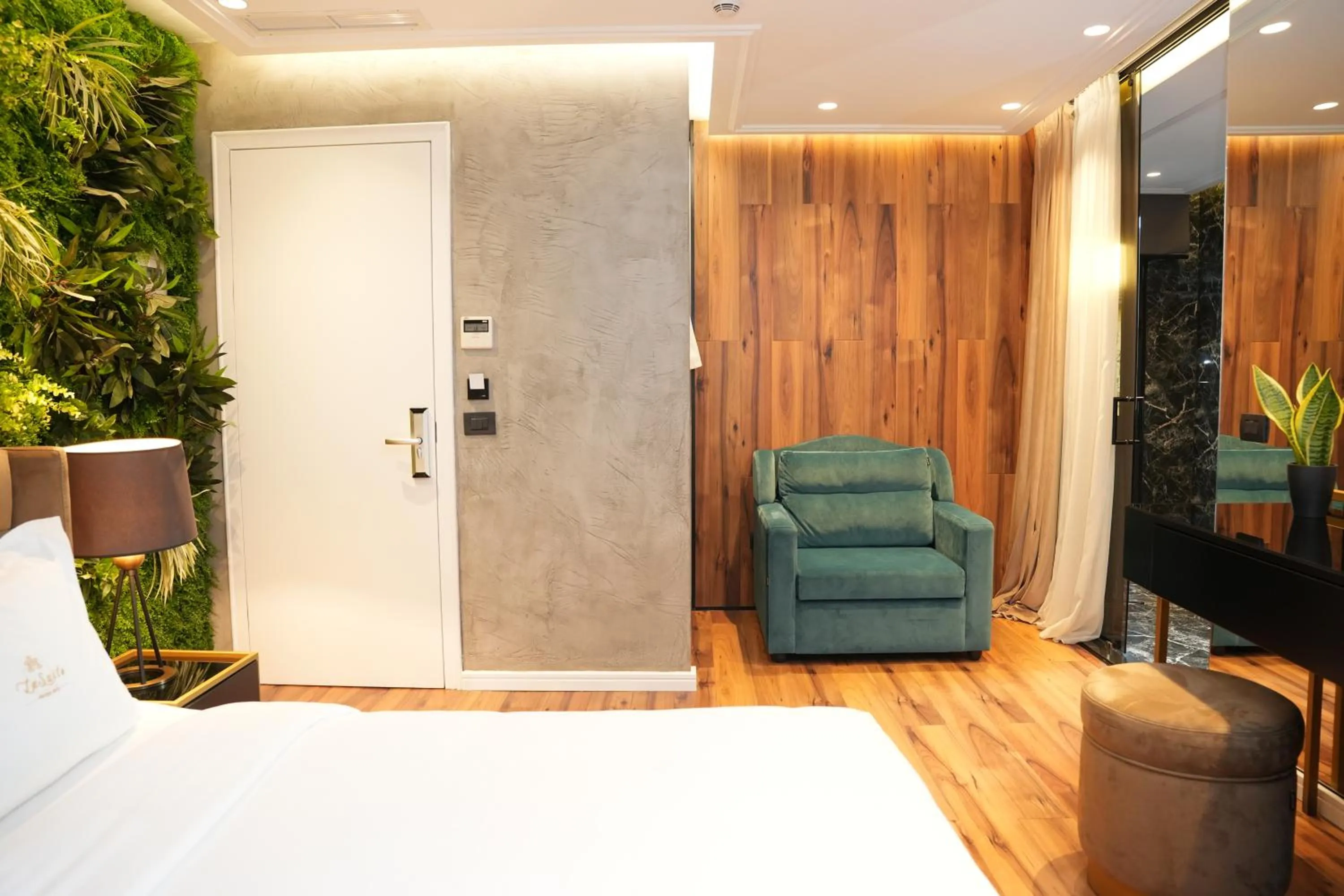 Bed in La Suite Boutique Hotel