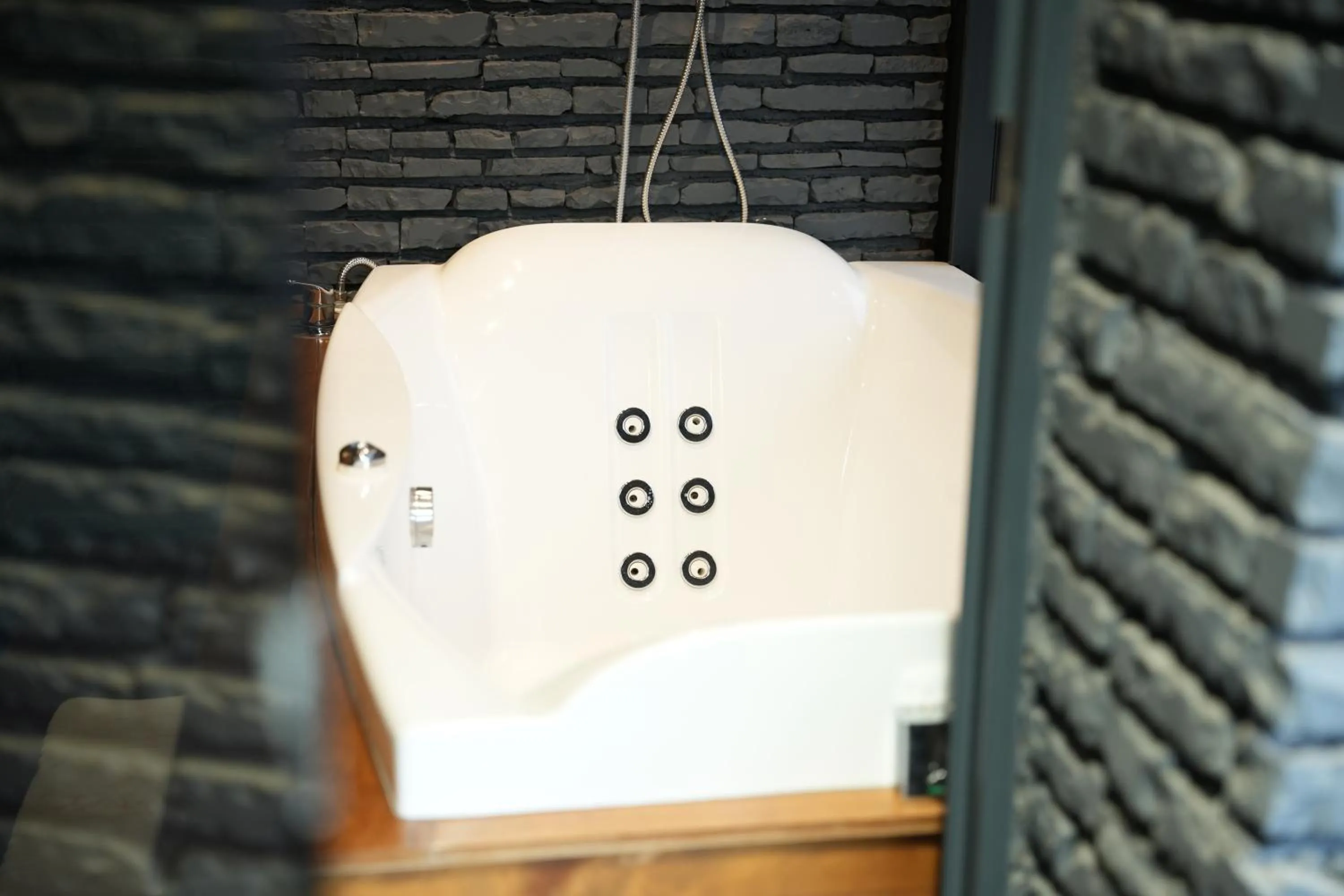 Bath in La Suite Boutique Hotel