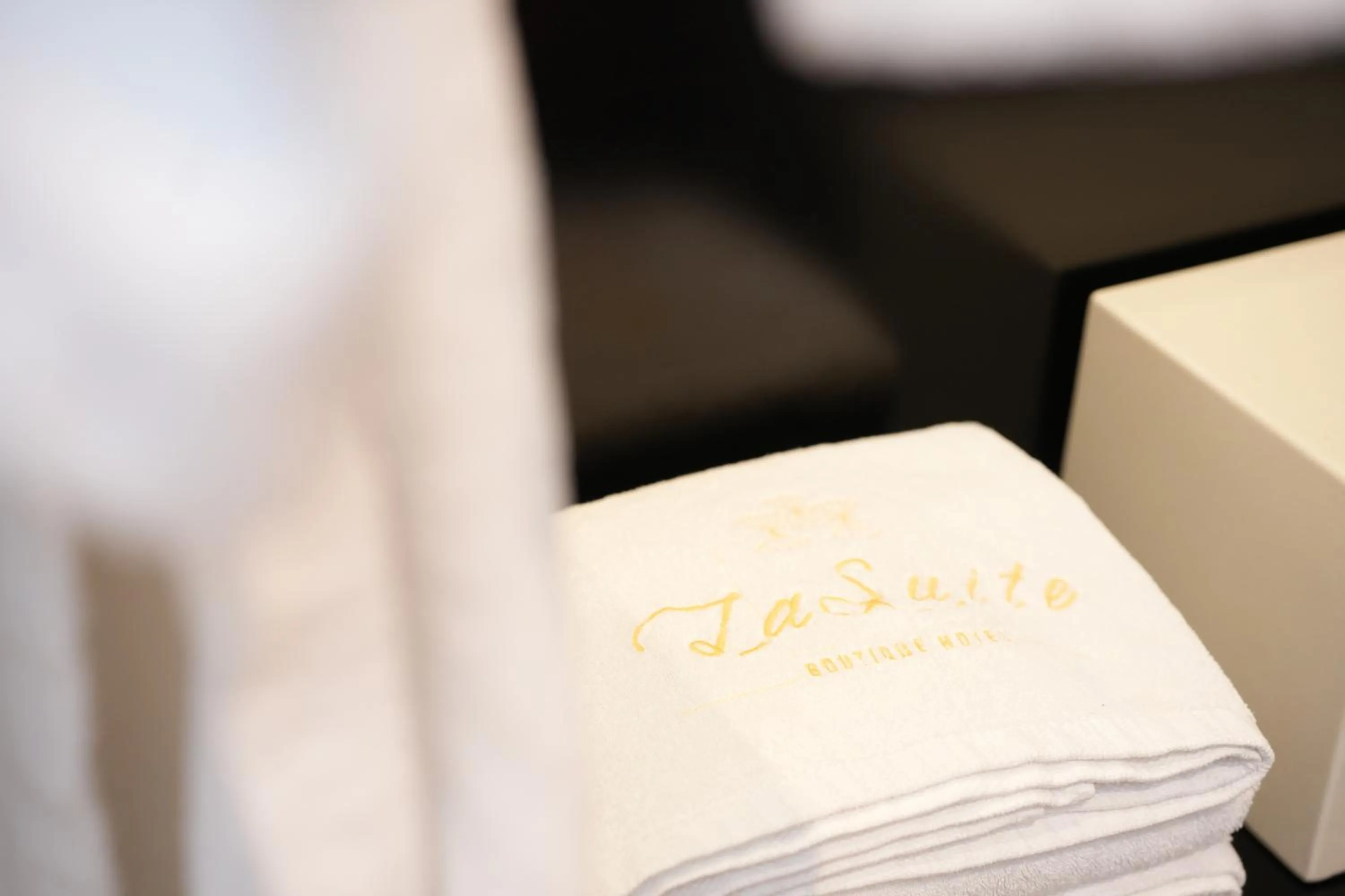 Logo/Certificate/Sign in La Suite Boutique Hotel