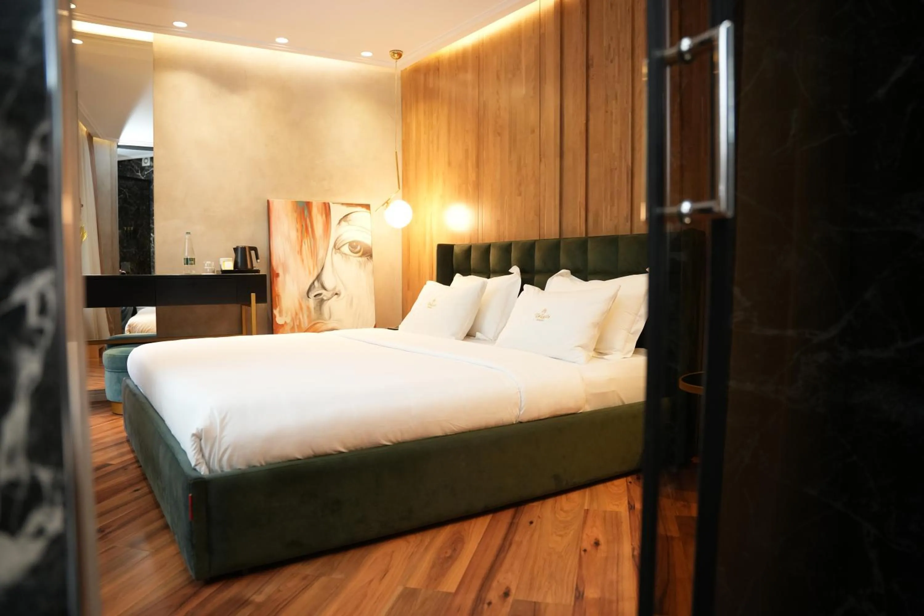 Photo of the whole room, Bed in La Suite Boutique Hotel