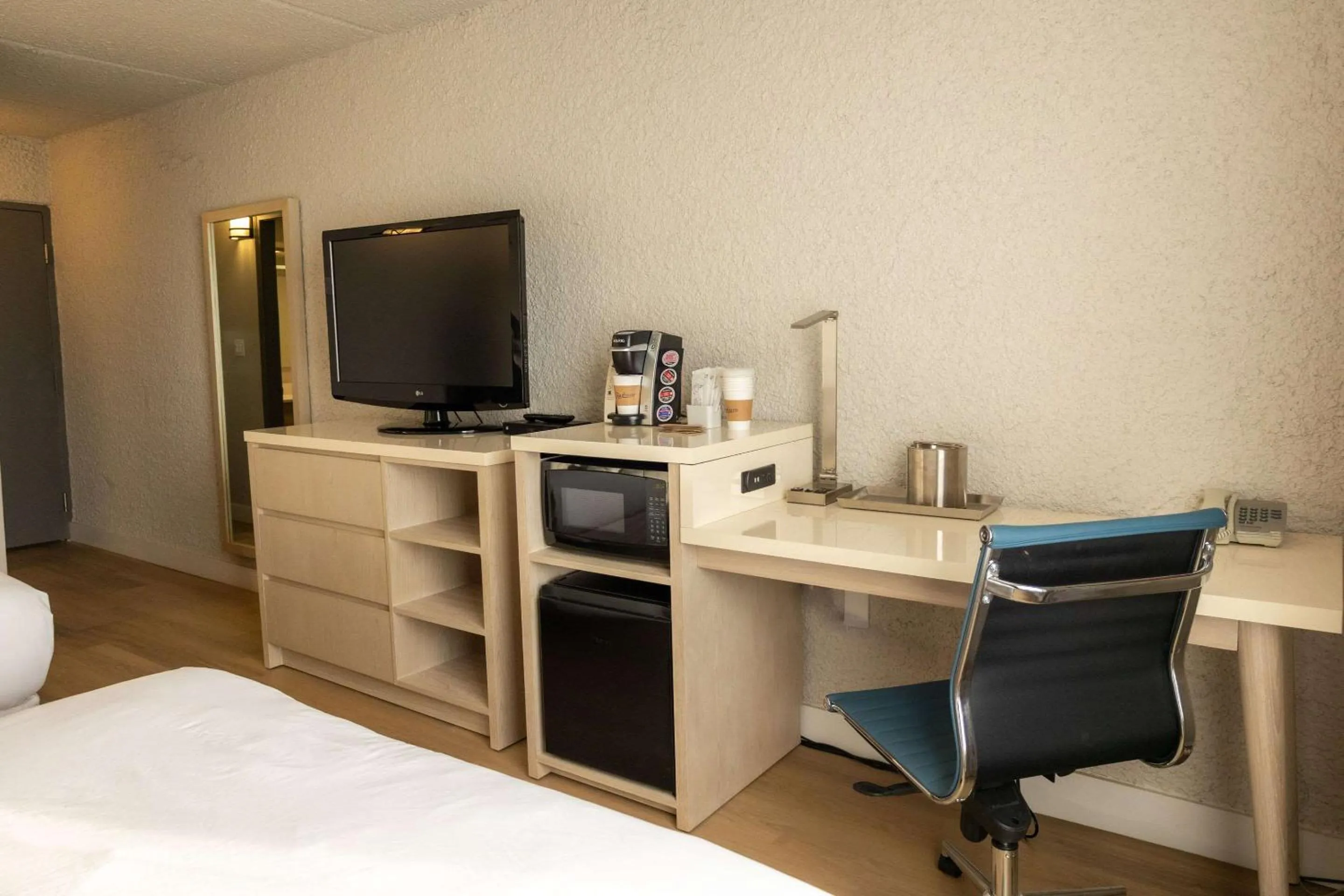 Bedroom, Bed in Radisson Hotel Fort St John