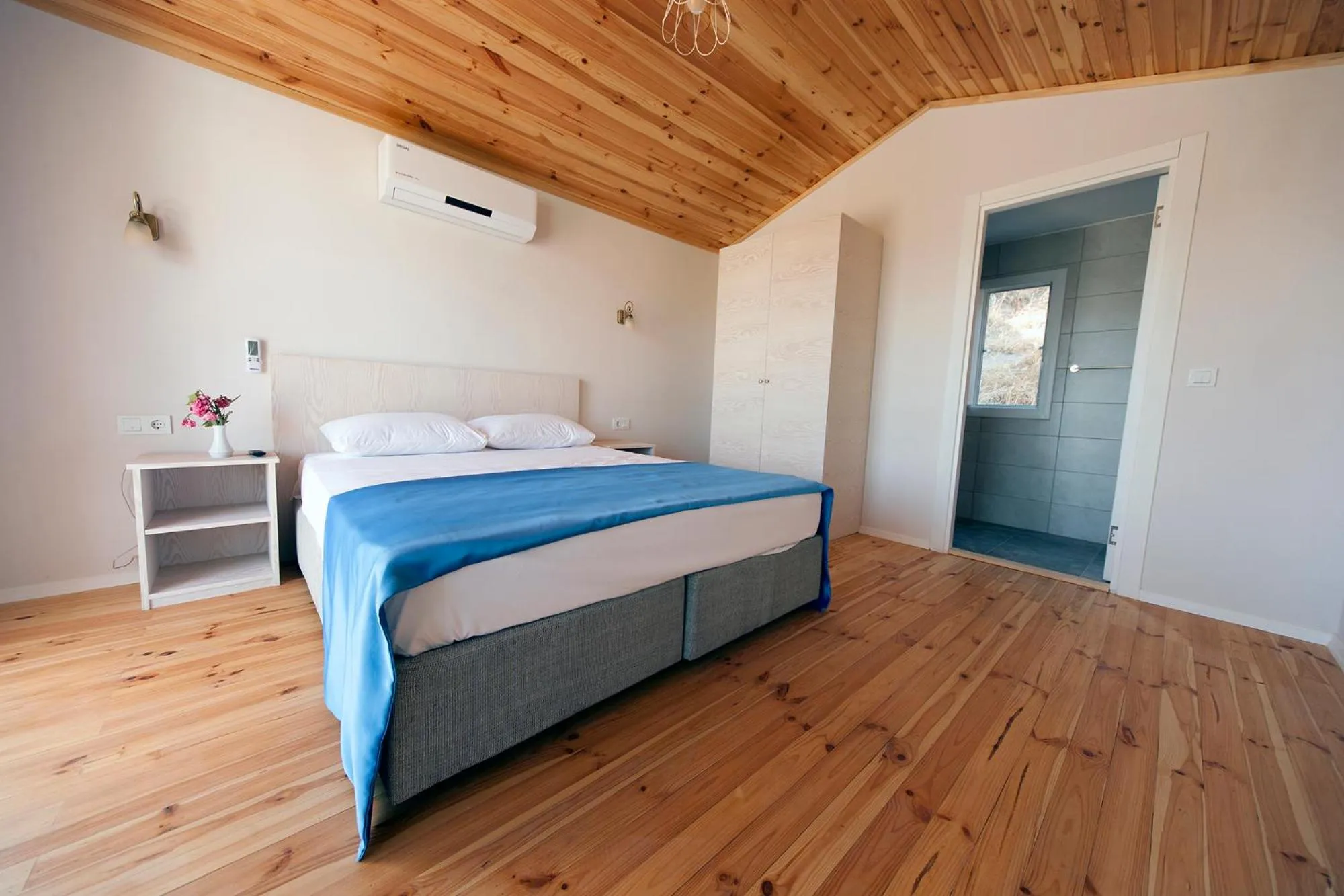 Bed in Metins Gümüşlük