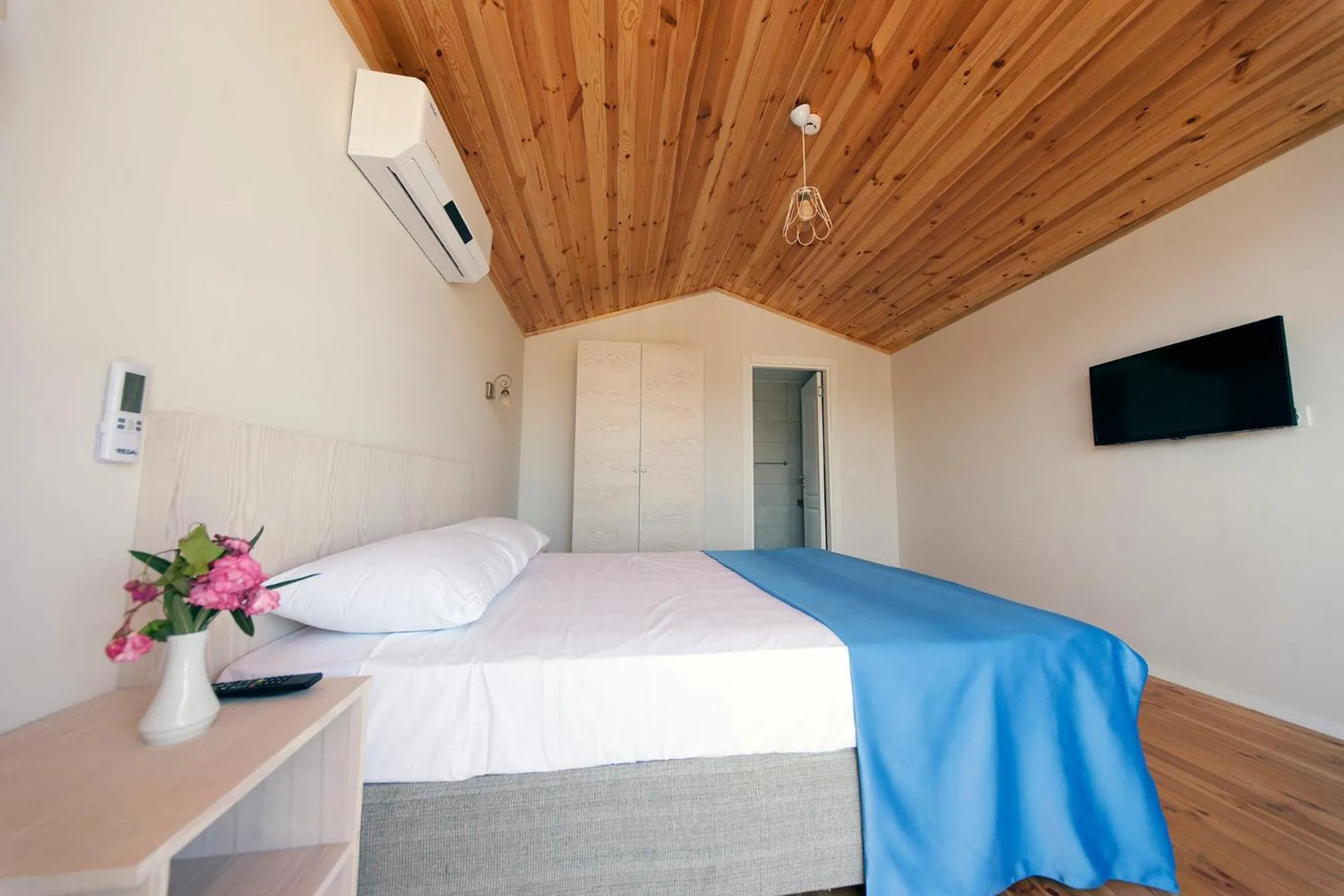 Bed in Metins Gümüşlük