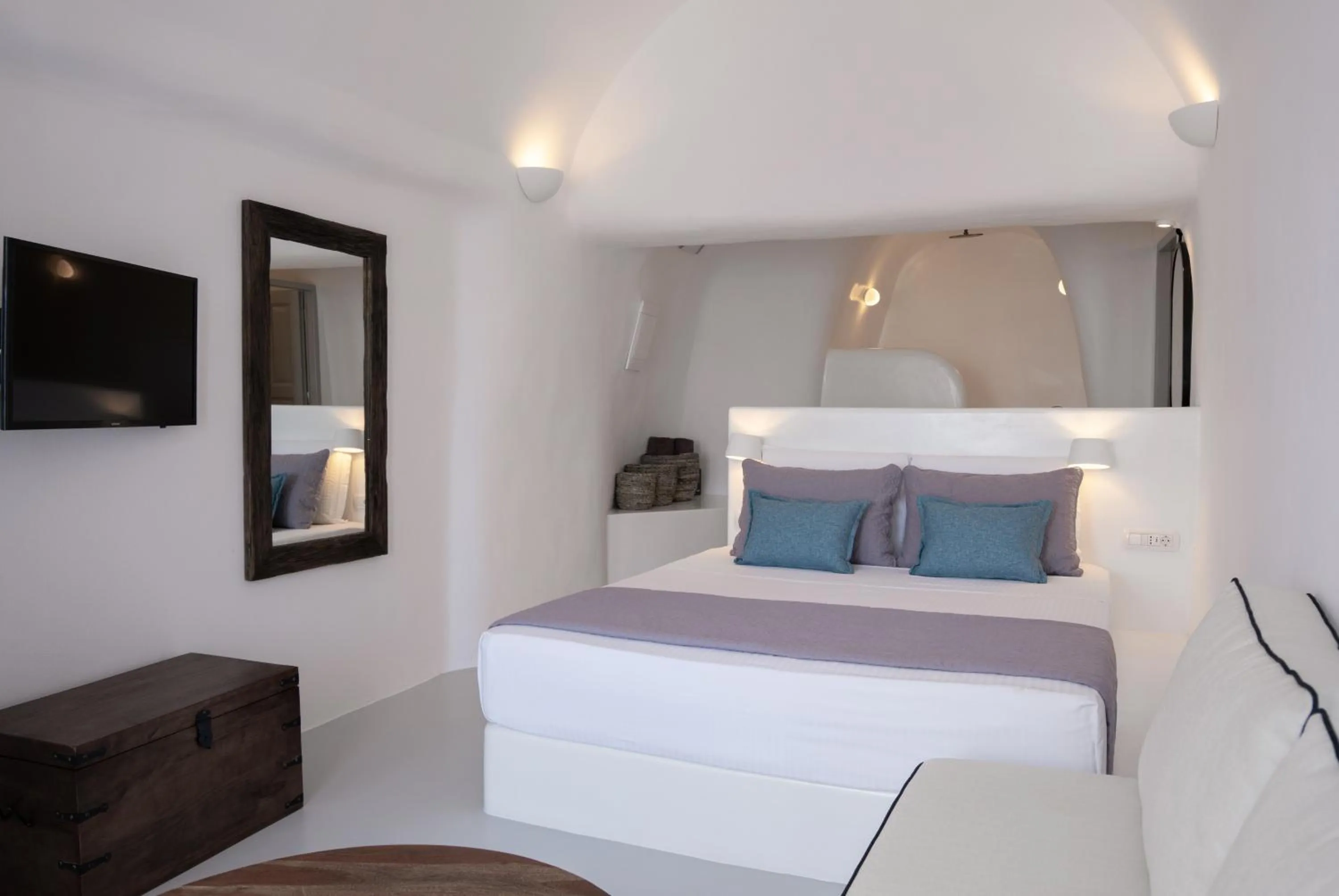 Bed in Oia Spirit Boutique Residences